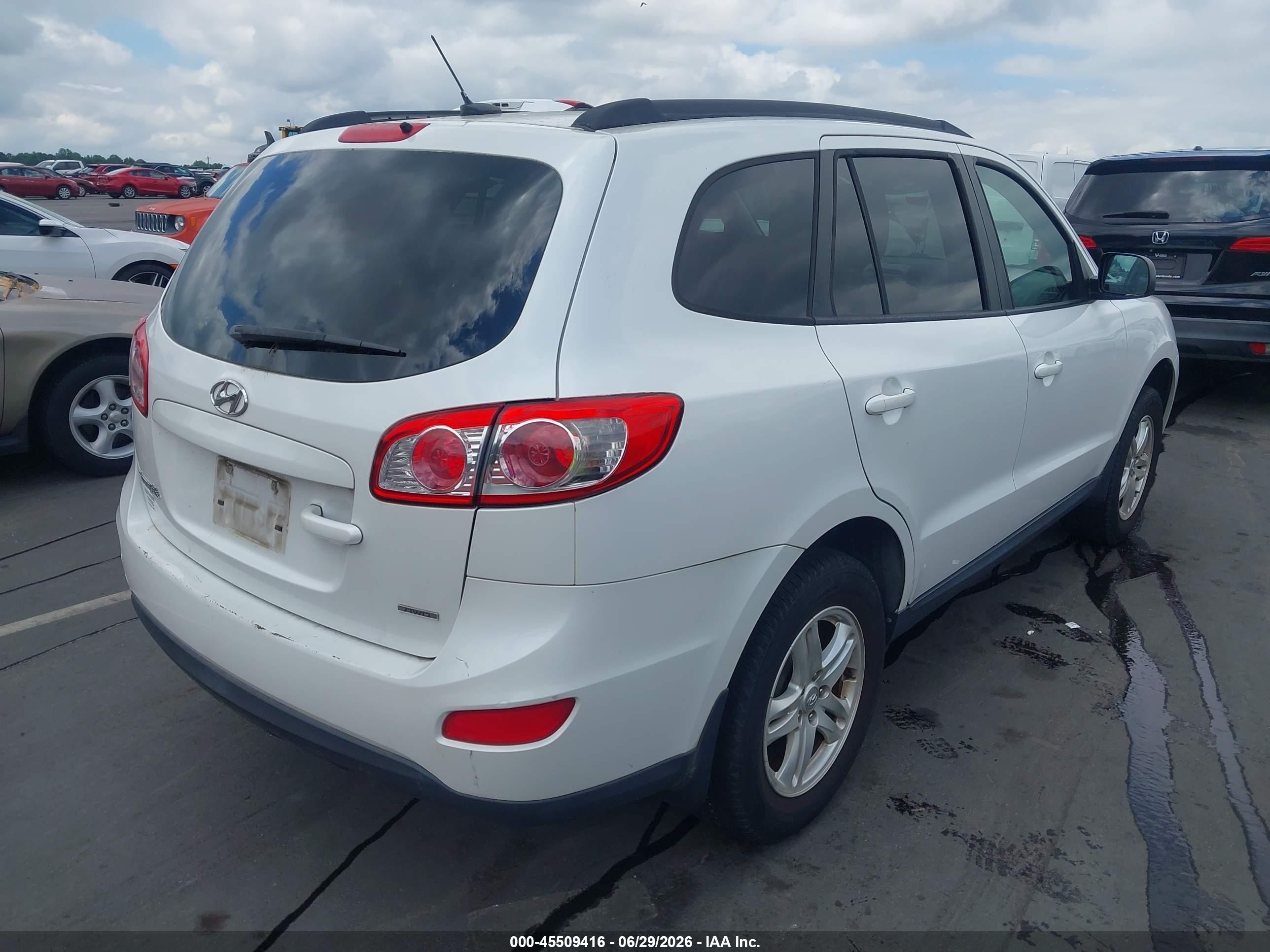 2012 Hyundai Santa Fe Gls White vin: 5XYZGDAB1CG099159