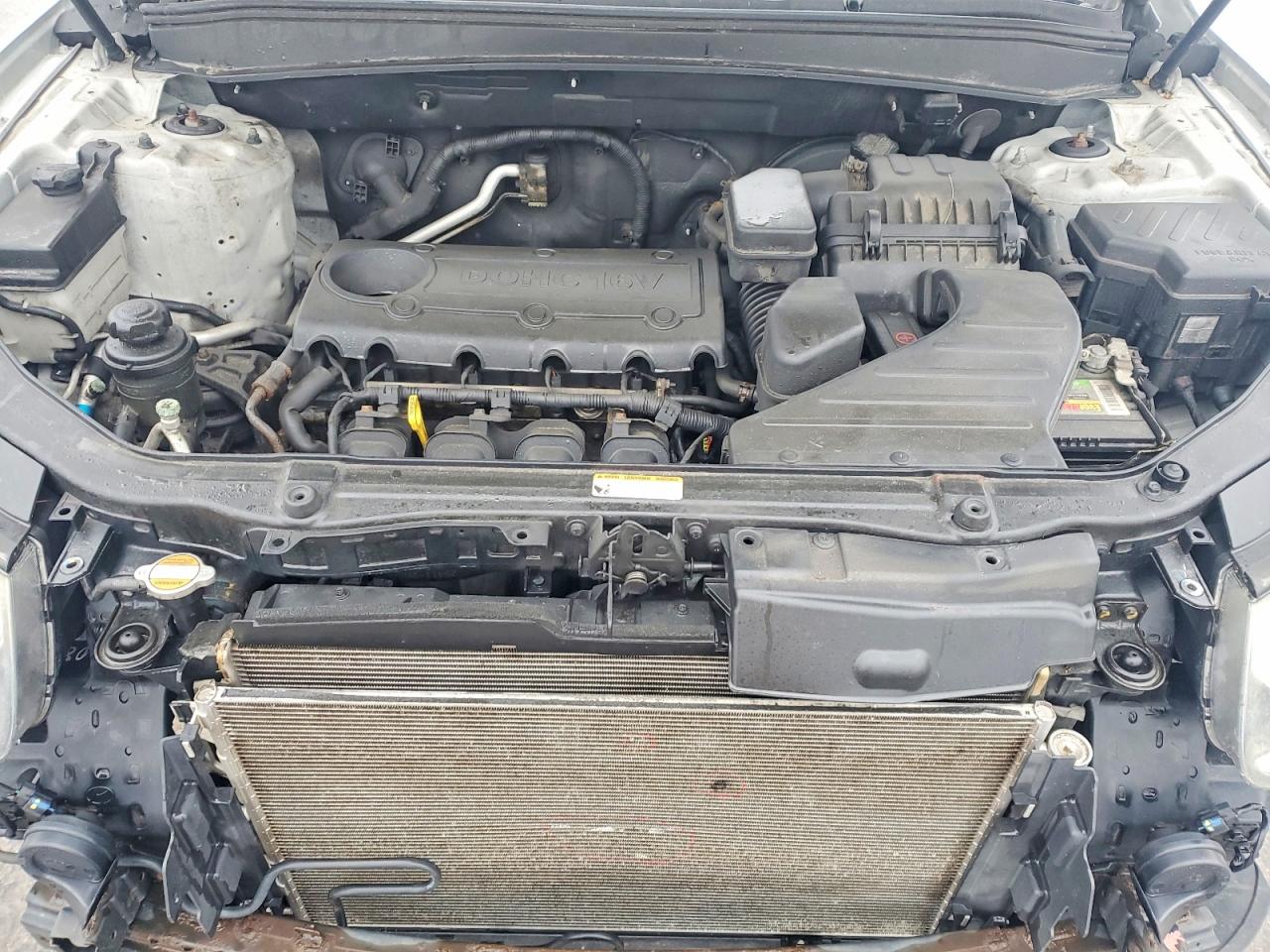 2012 Hyundai Santa Fe Gls Silver vin: 5XYZGDAB1CG102044