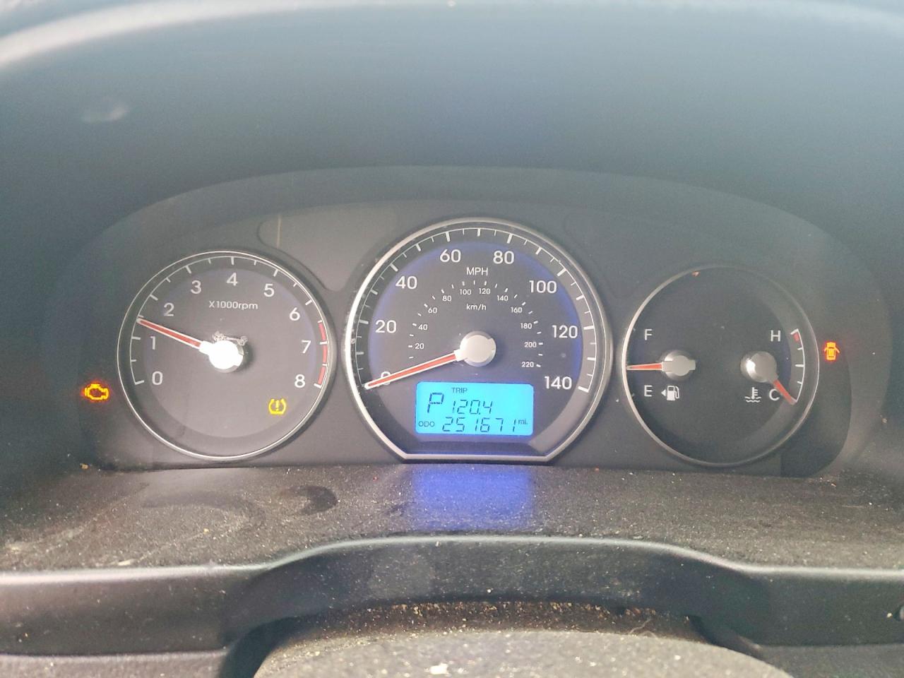 2012 Hyundai Santa Fe Gls Silver vin: 5XYZGDAB1CG102044
