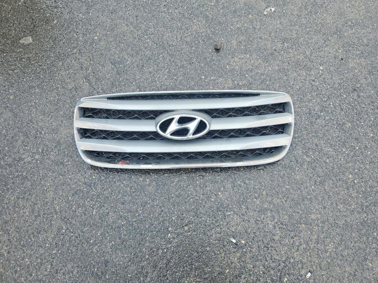 2012 Hyundai Santa Fe Gls Silver vin: 5XYZGDAB1CG102044