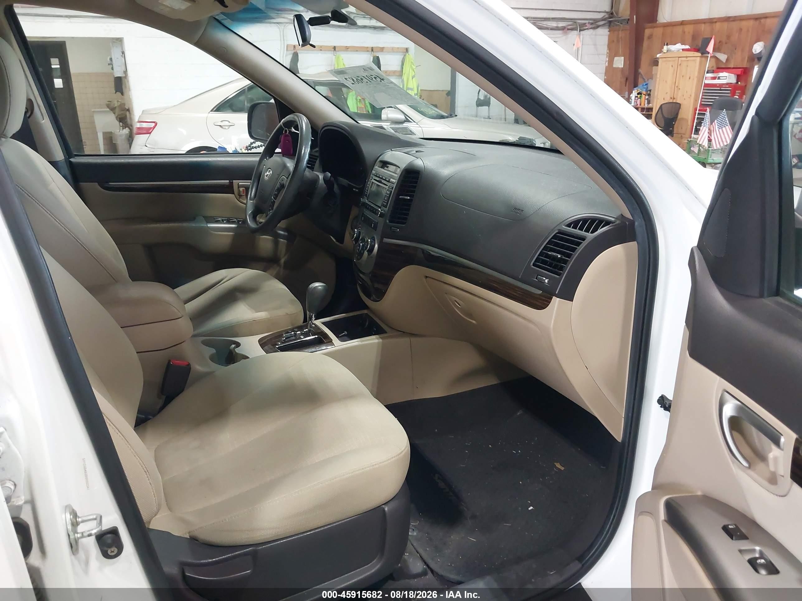 2011 Hyundai Santa Fe Gls White vin: 5XYZGDAB2BG002341