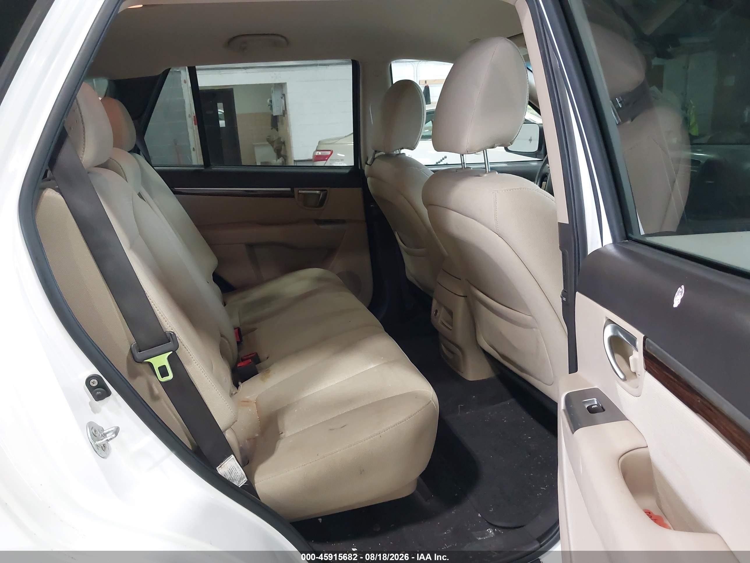 2011 Hyundai Santa Fe Gls White vin: 5XYZGDAB2BG002341