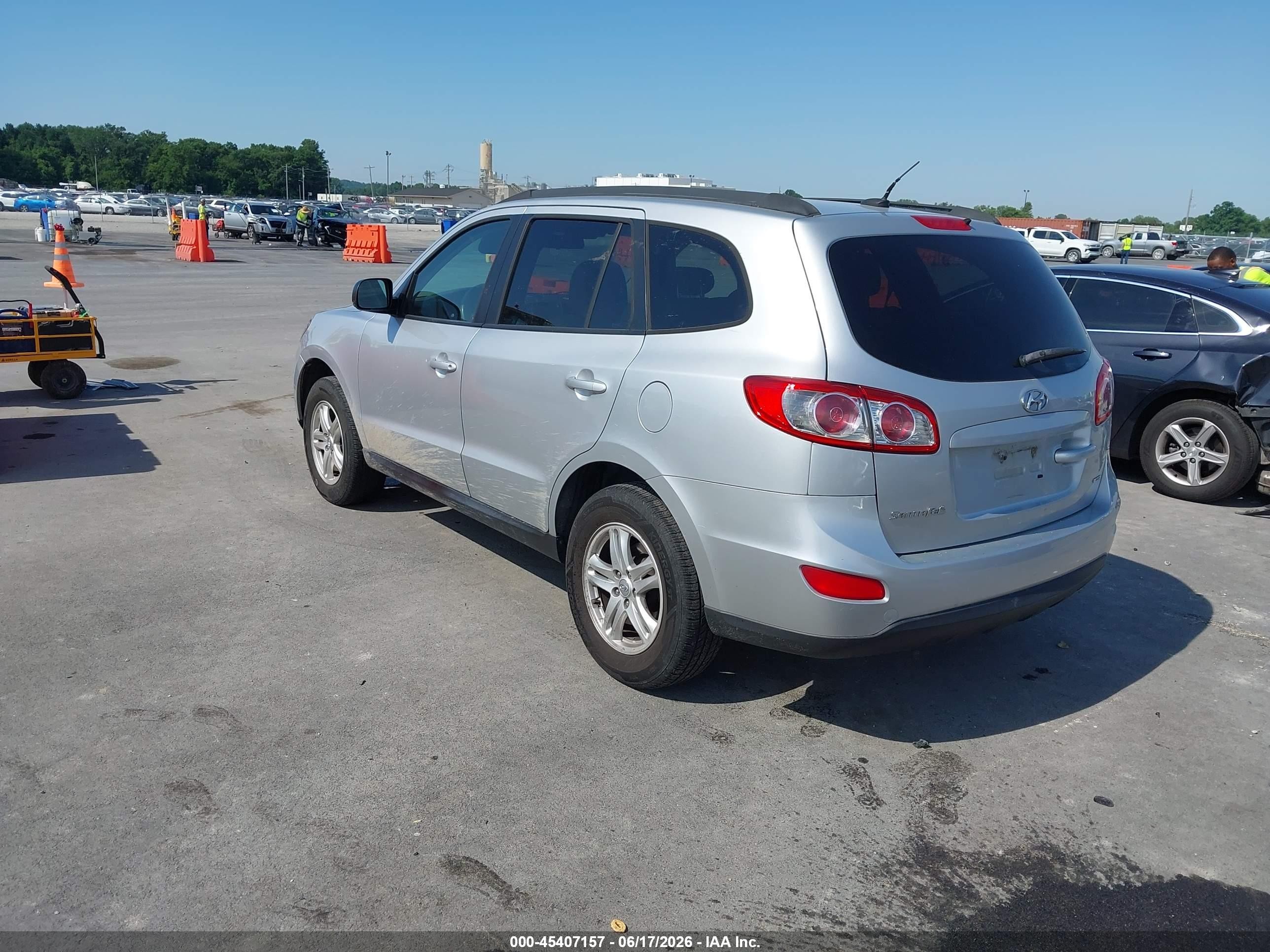 2012 Hyundai Santa Fe Gls Silver vin: 5XYZGDAB2CG091975