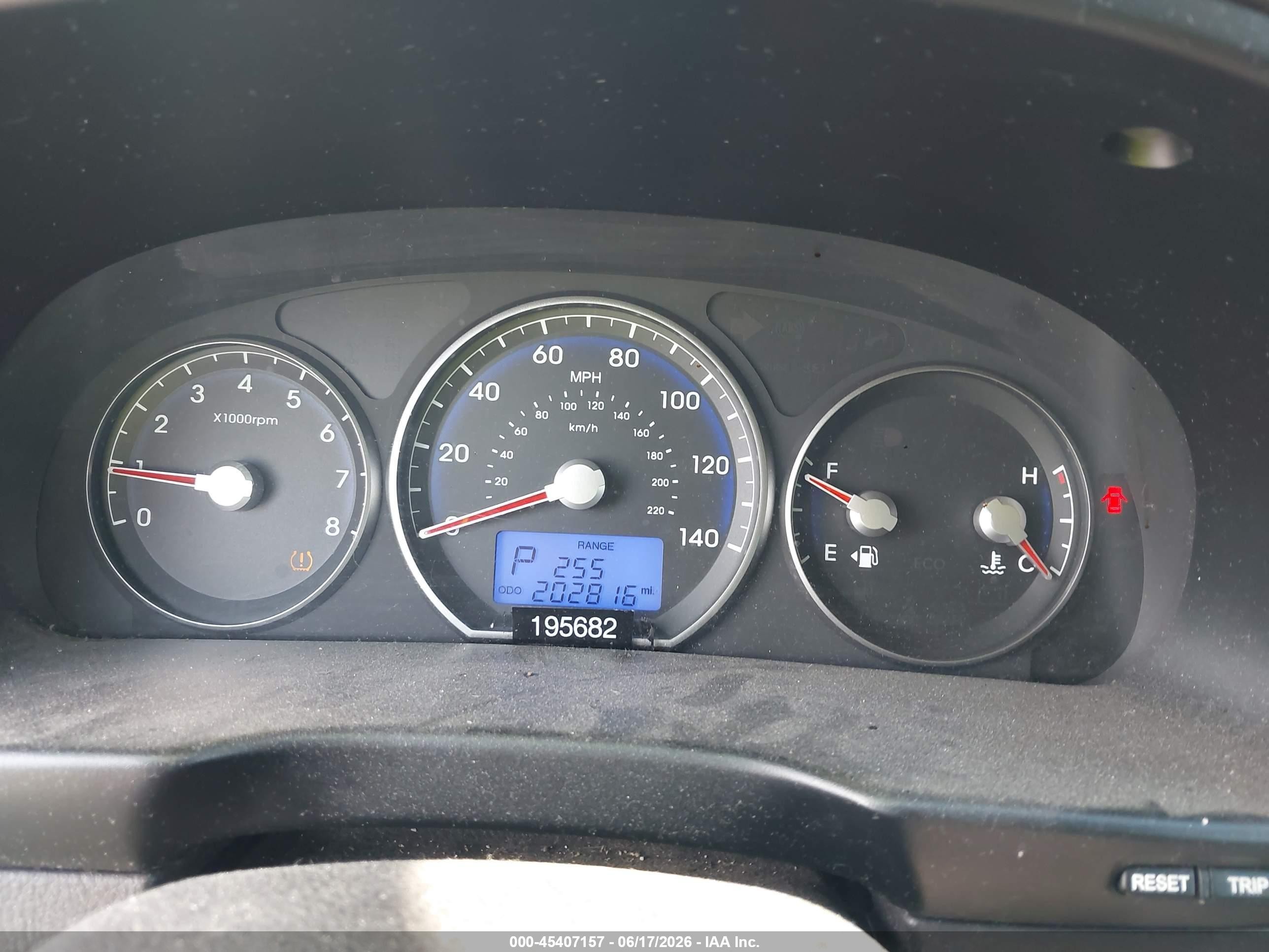 2012 Hyundai Santa Fe Gls Silver vin: 5XYZGDAB2CG091975