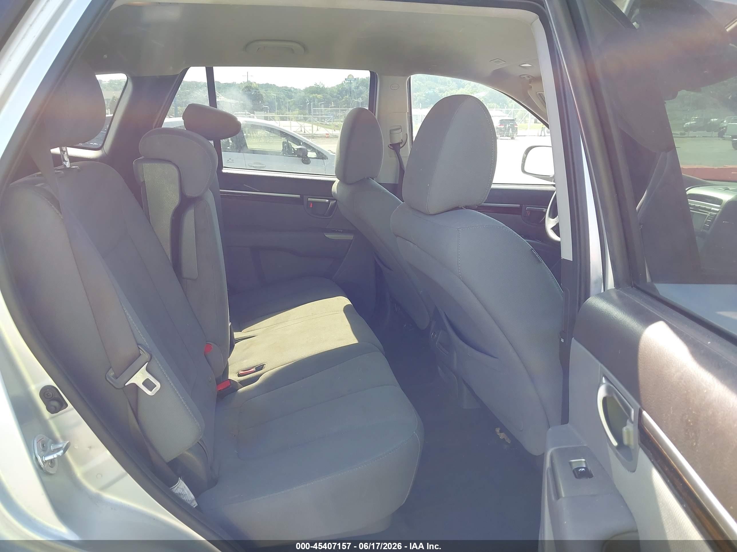 2012 Hyundai Santa Fe Gls Silver vin: 5XYZGDAB2CG091975