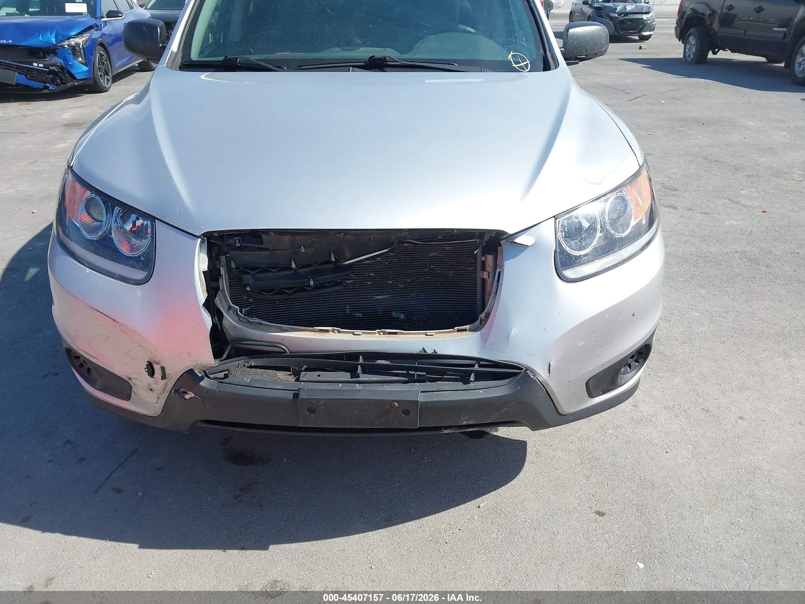 2012 Hyundai Santa Fe Gls Silver vin: 5XYZGDAB2CG091975