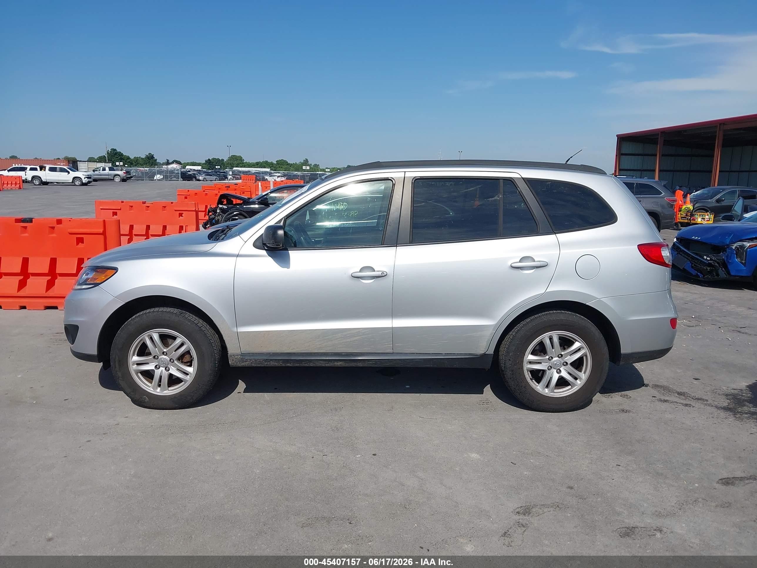 2012 Hyundai Santa Fe Gls Silver vin: 5XYZGDAB2CG091975