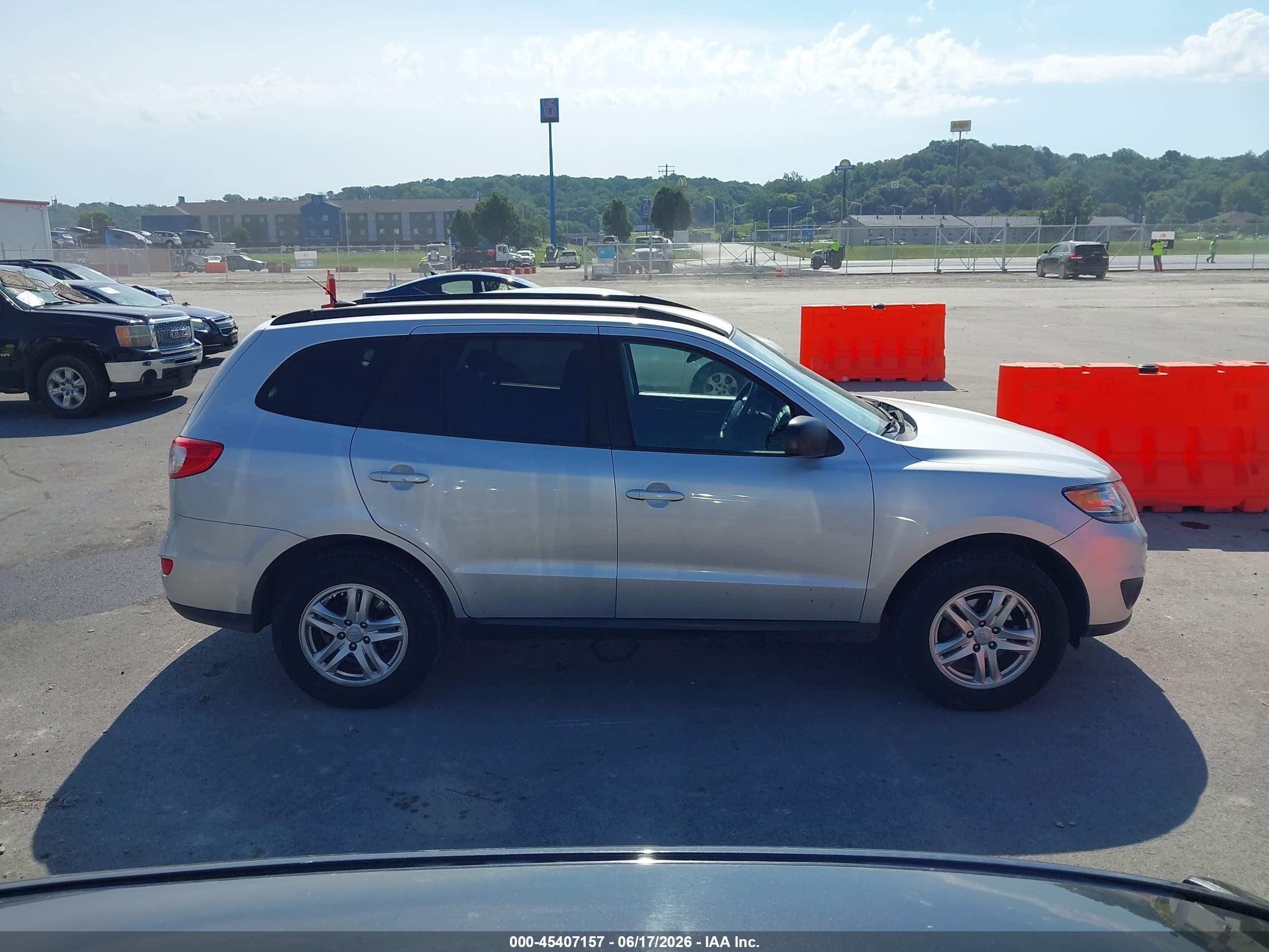 2012 Hyundai Santa Fe Gls Silver vin: 5XYZGDAB2CG091975