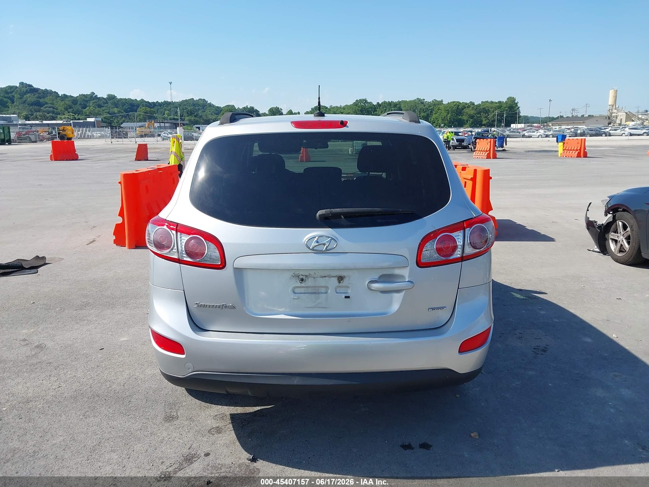 2012 Hyundai Santa Fe Gls Silver vin: 5XYZGDAB2CG091975