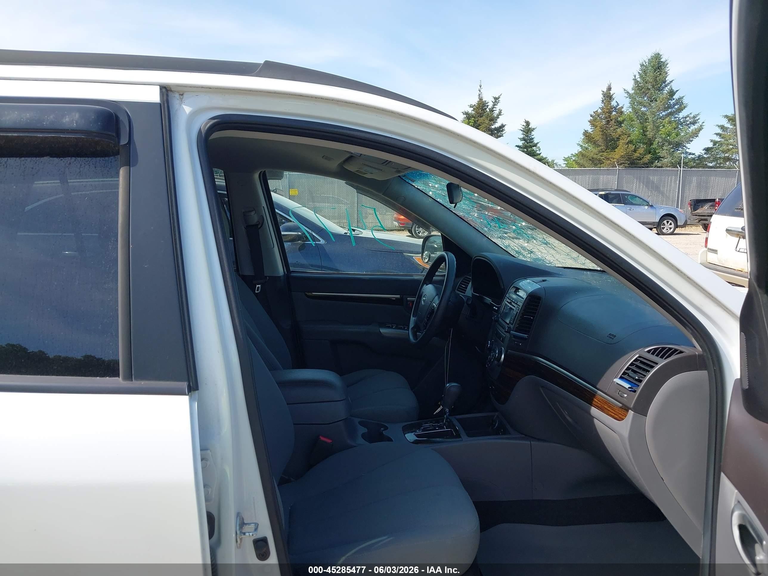 2012 Hyundai Santa Fe Gls White vin: 5XYZGDAB3CG091970