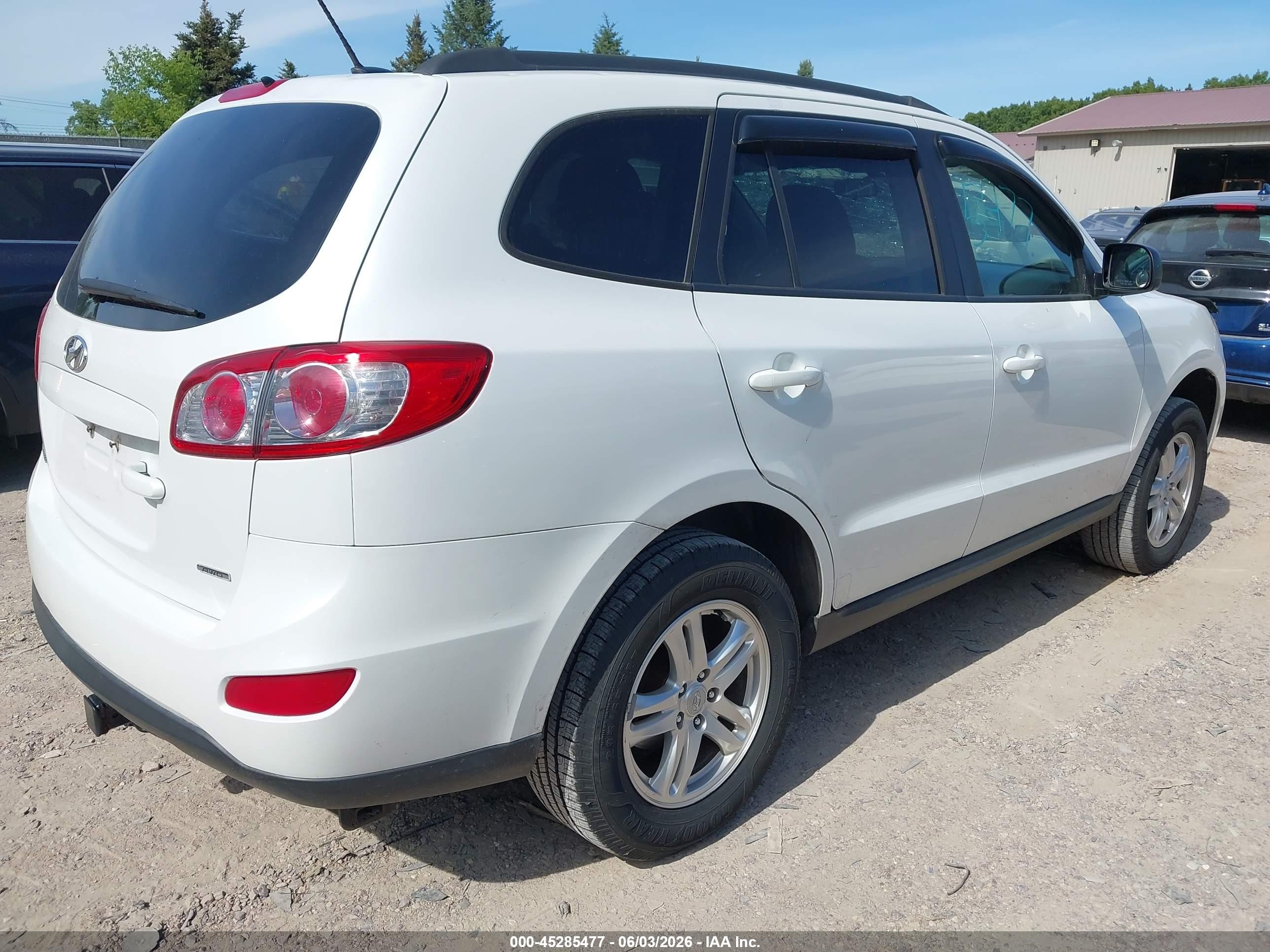 2012 Hyundai Santa Fe Gls White vin: 5XYZGDAB3CG091970