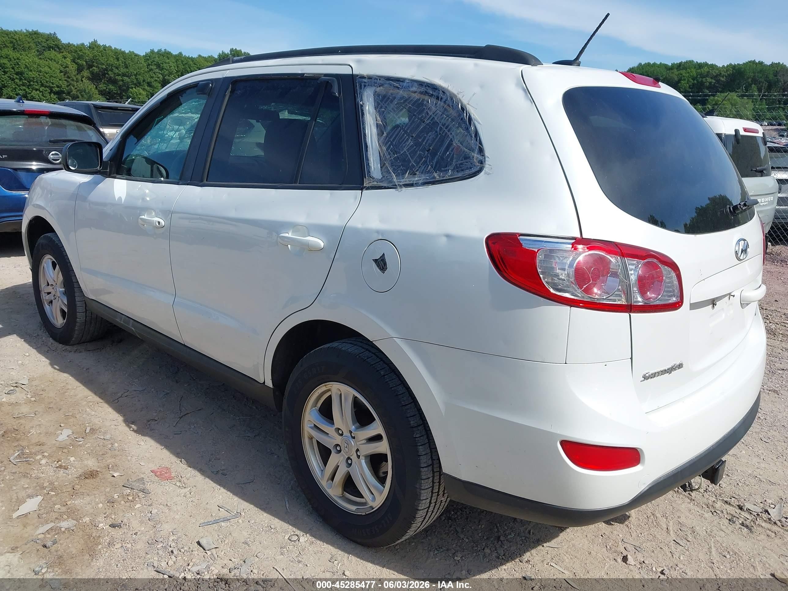 2012 Hyundai Santa Fe Gls White vin: 5XYZGDAB3CG091970