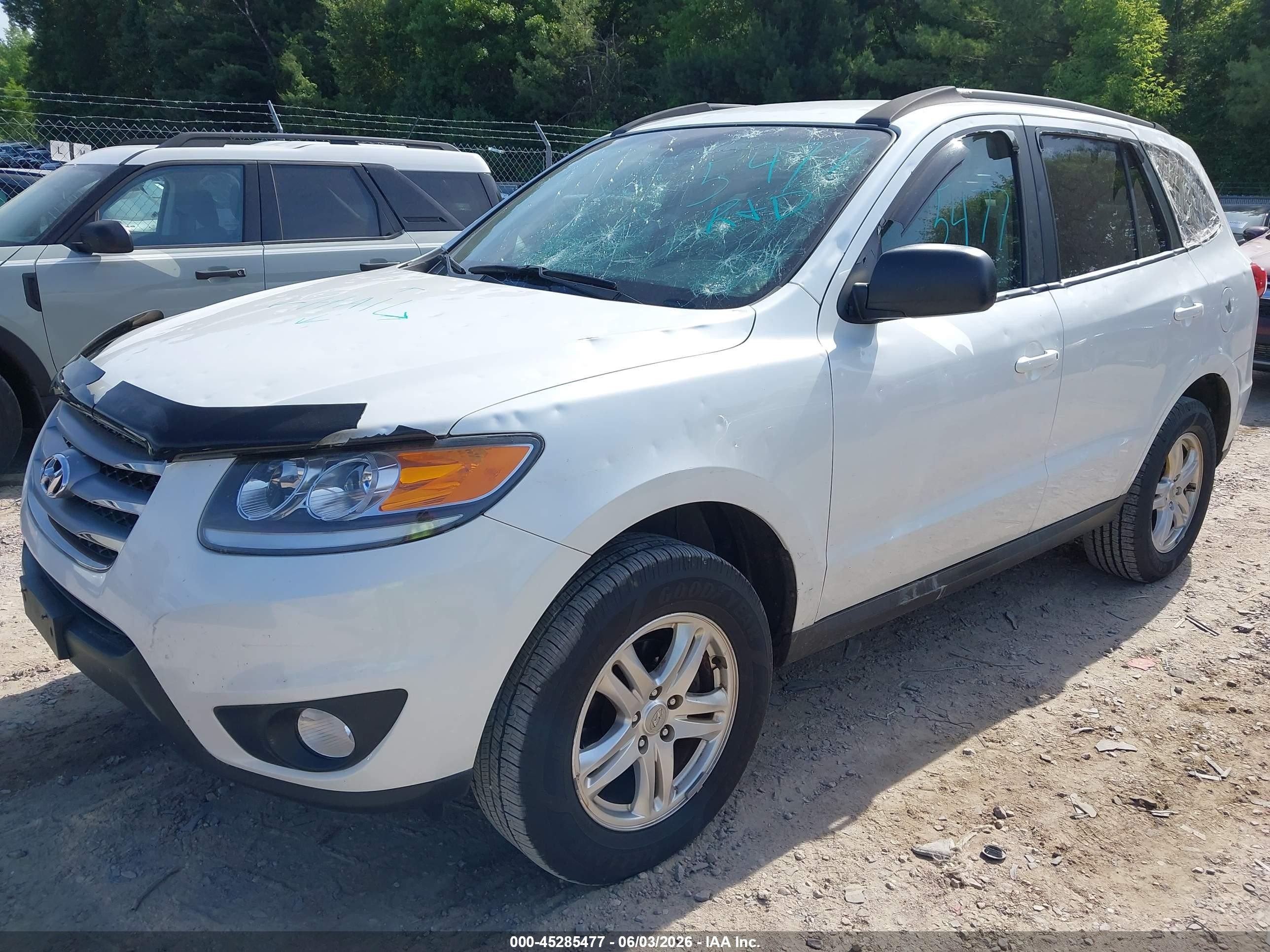 2012 Hyundai Santa Fe Gls White vin: 5XYZGDAB3CG091970