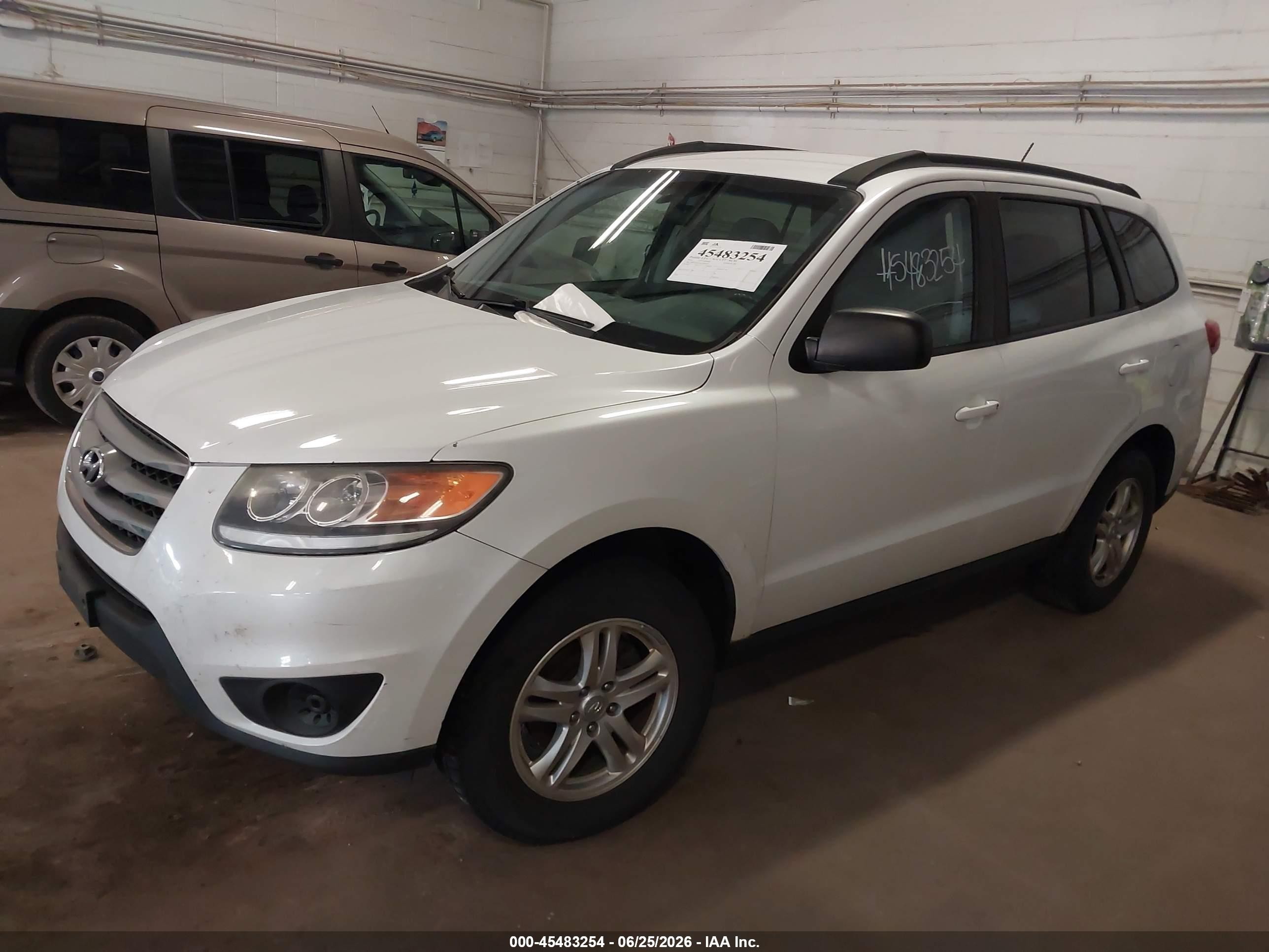2012 Hyundai Santa Fe Gls Белый vin: 5XYZGDAB4CG097521