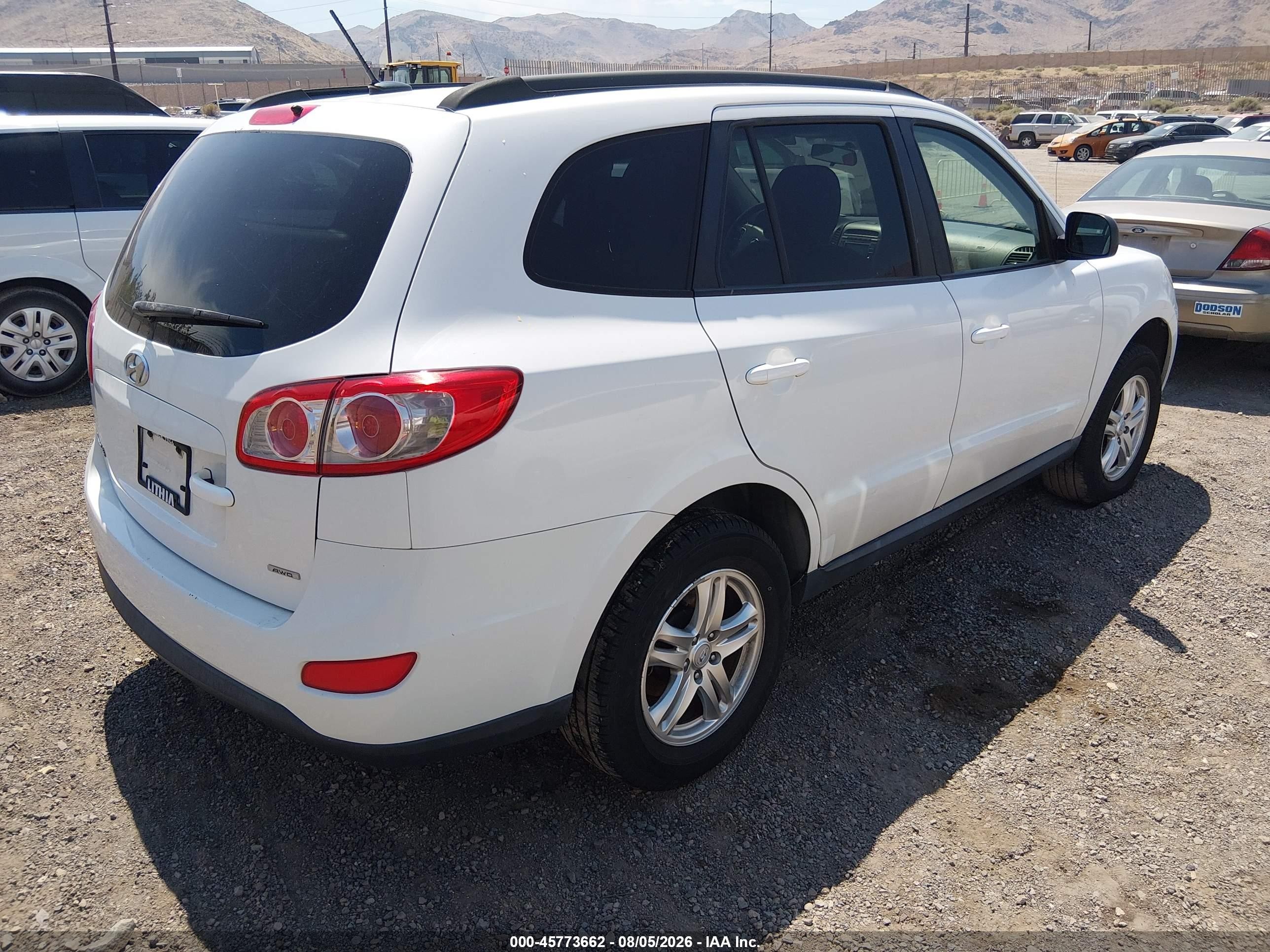 2012 Hyundai Santa Fe Gls White vin: 5XYZGDAB4CG161069