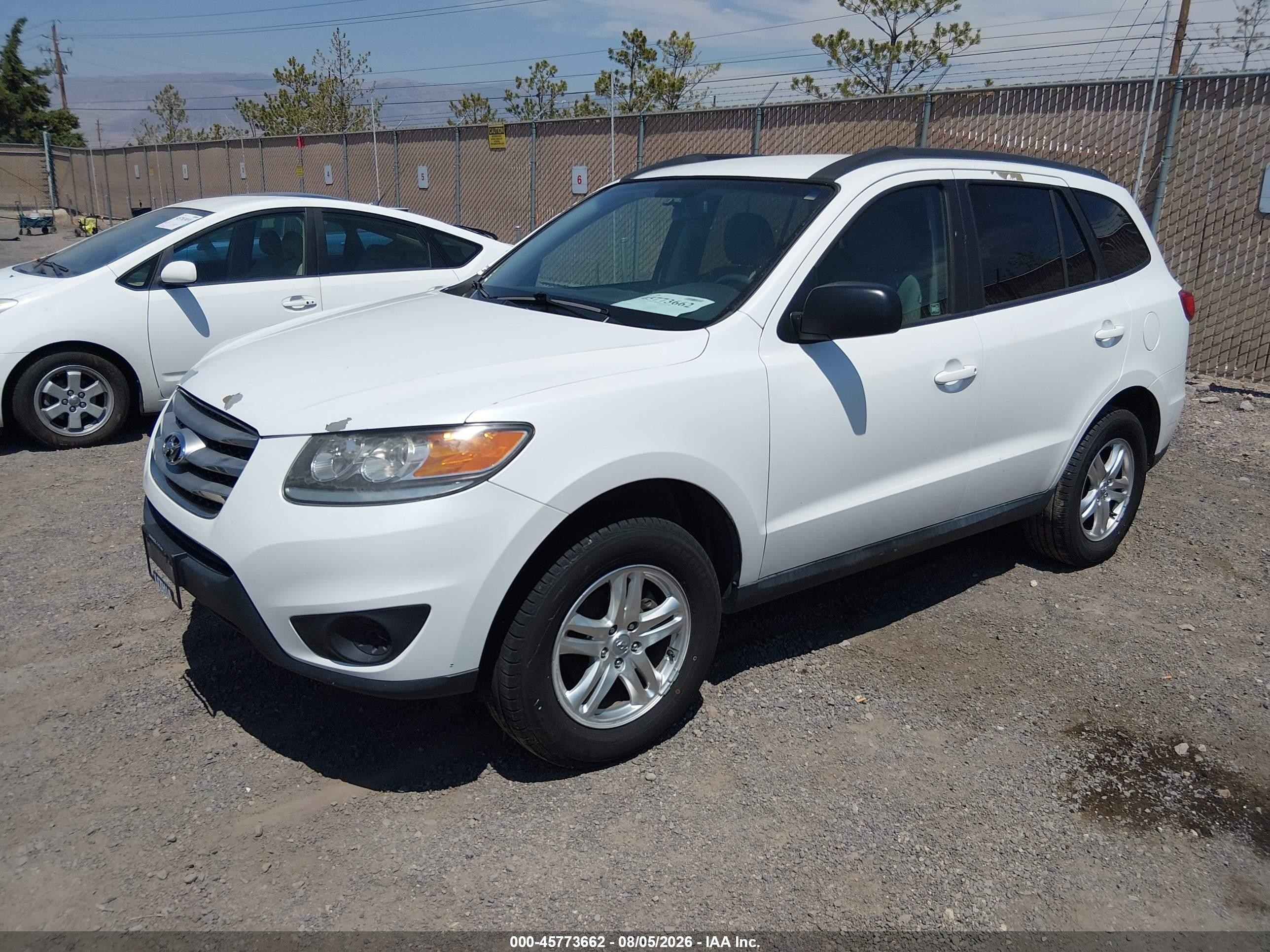 2012 Hyundai Santa Fe Gls White vin: 5XYZGDAB4CG161069