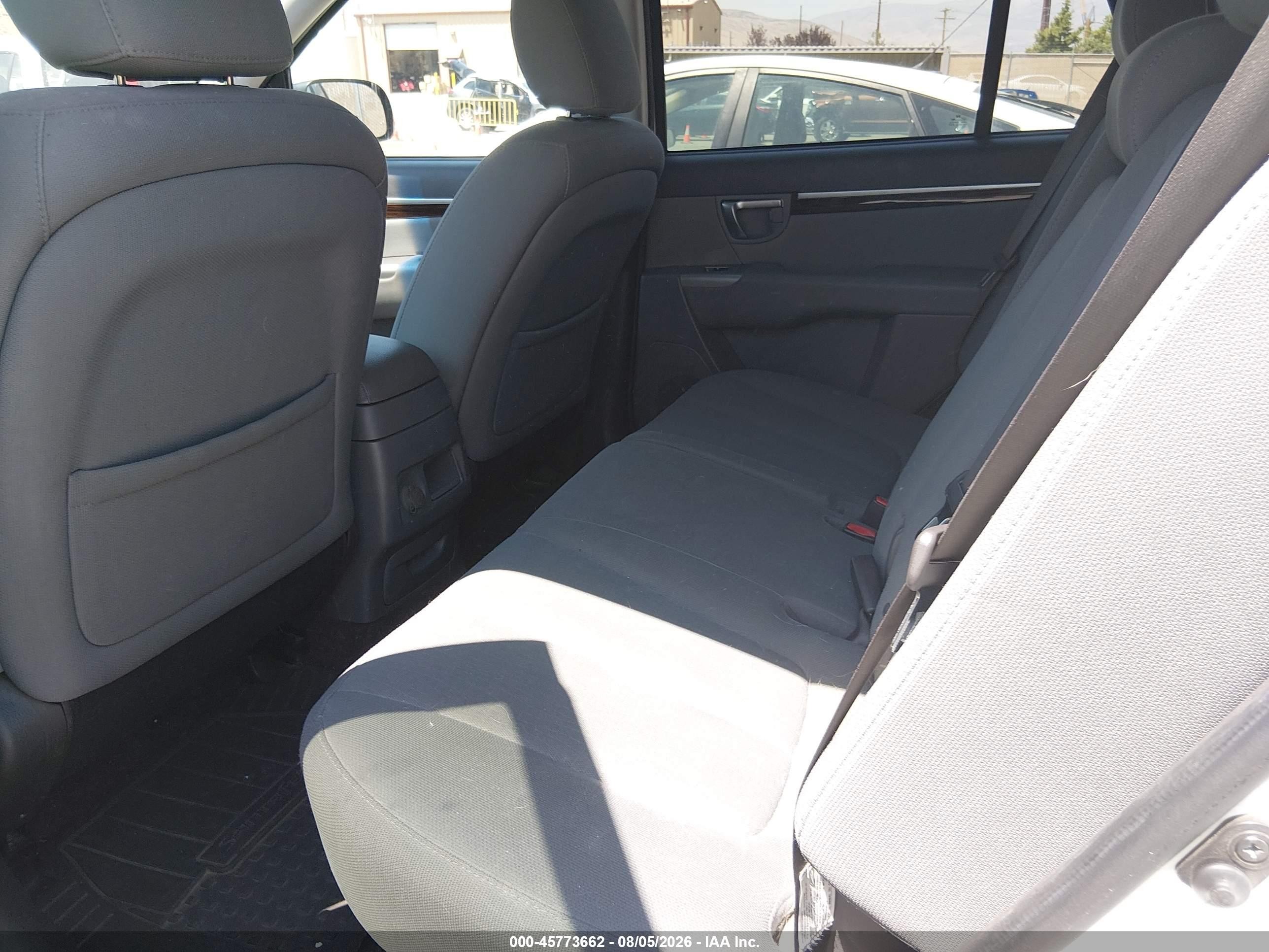 2012 Hyundai Santa Fe Gls White vin: 5XYZGDAB4CG161069