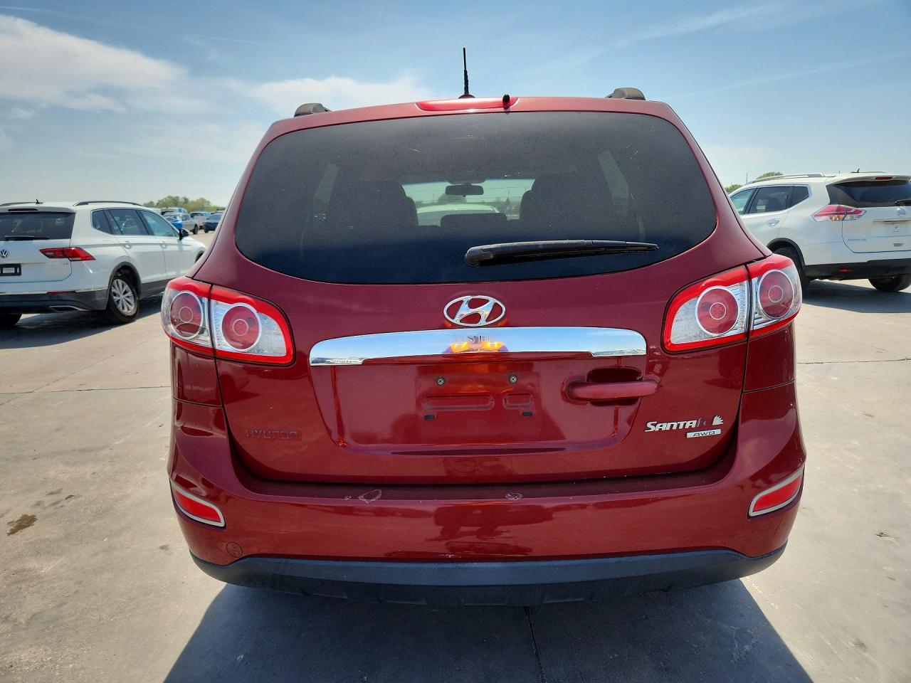 2011 Hyundai Santafe Red vin: 5XYZGDAB5BG023684