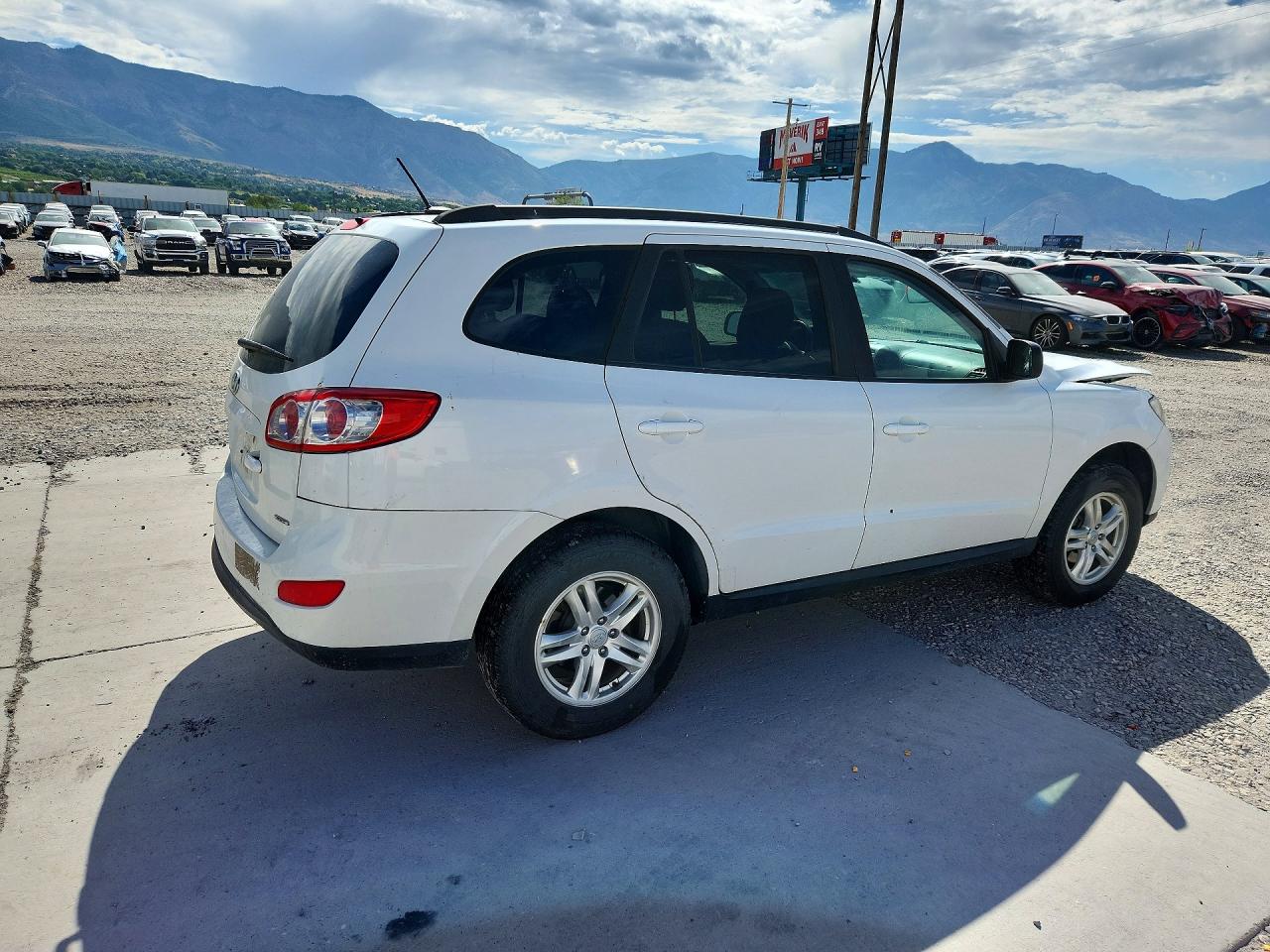 2012 Hyundai Santa Fe Gls White vin: 5XYZGDAB6CG164670