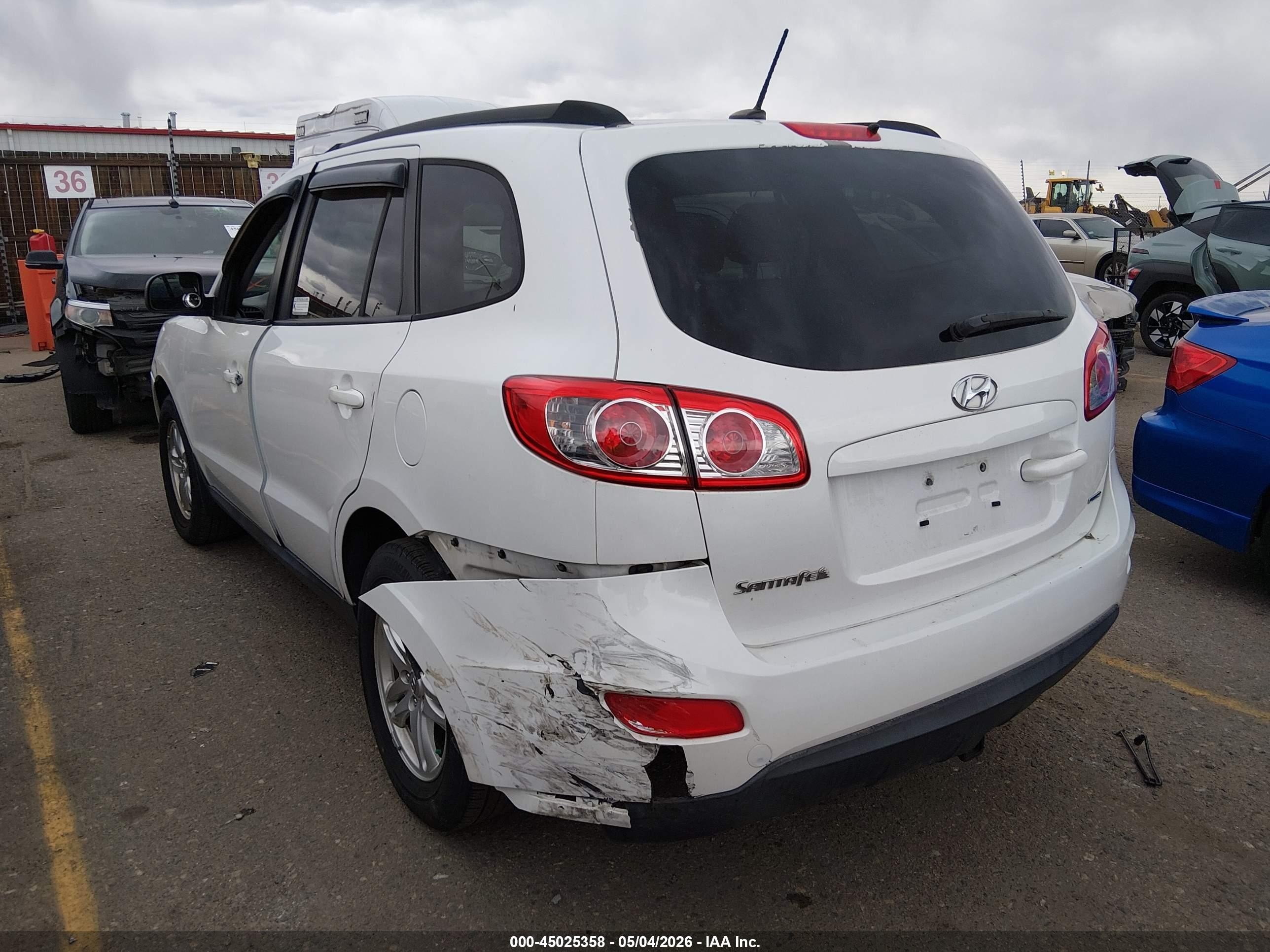 2012 Hyundai Santa Fe Gls White vin: 5XYZGDAB7CG103375