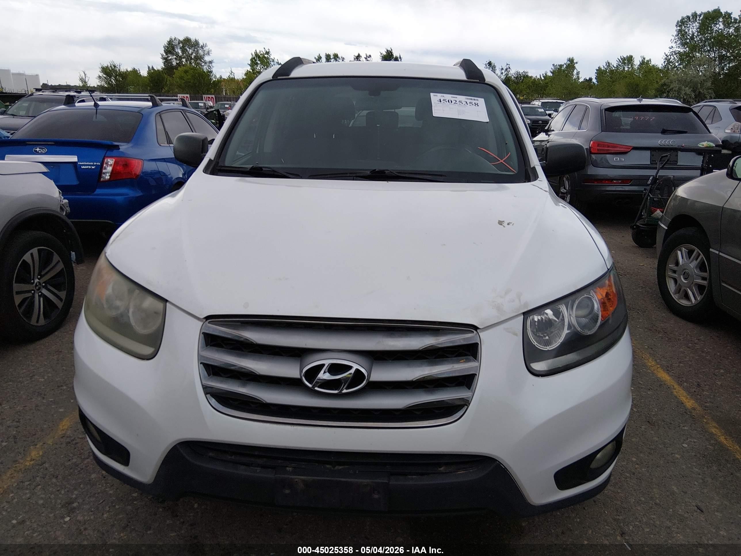 2012 Hyundai Santa Fe Gls White vin: 5XYZGDAB7CG103375