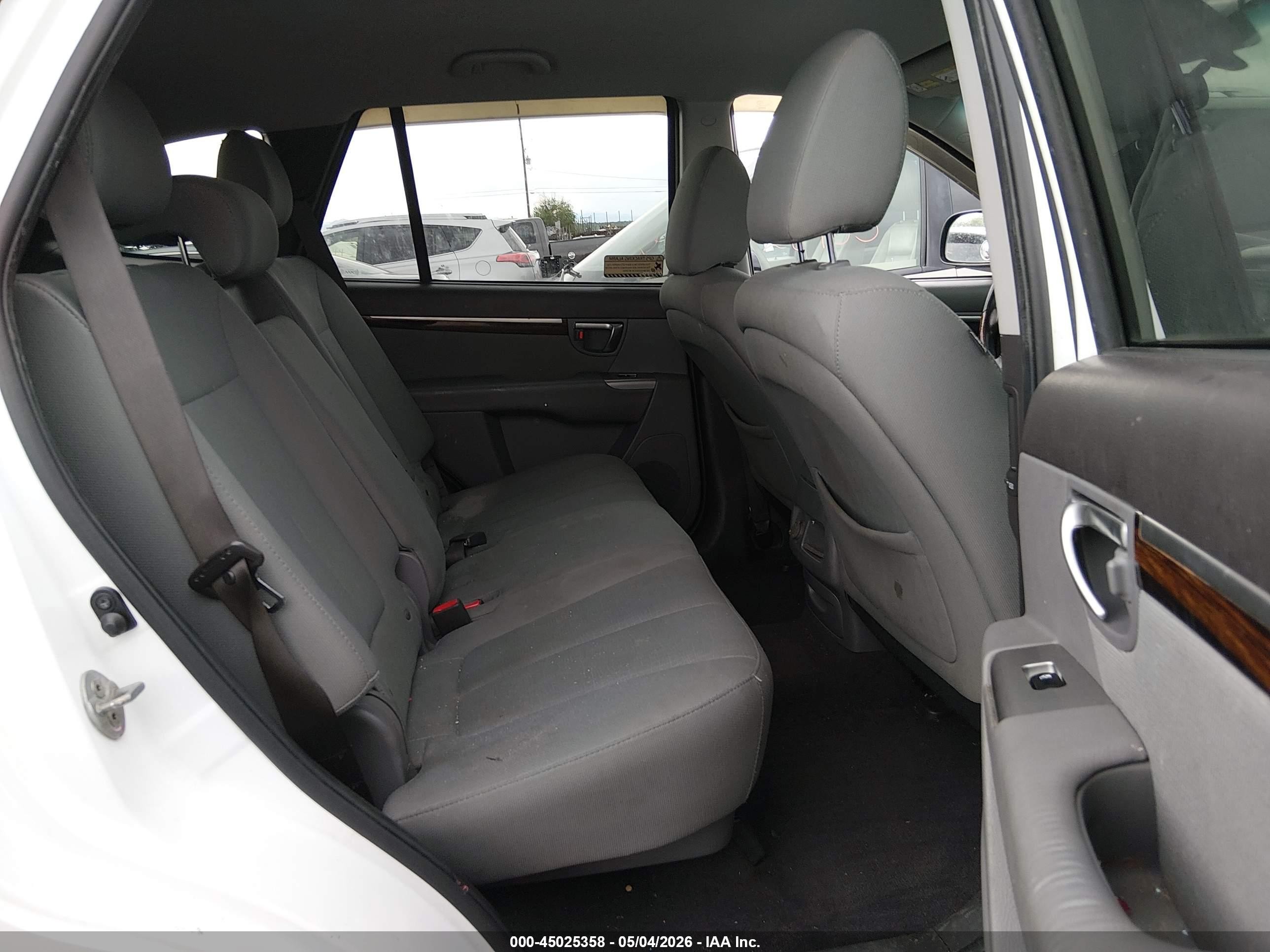 2012 Hyundai Santa Fe Gls White vin: 5XYZGDAB7CG103375