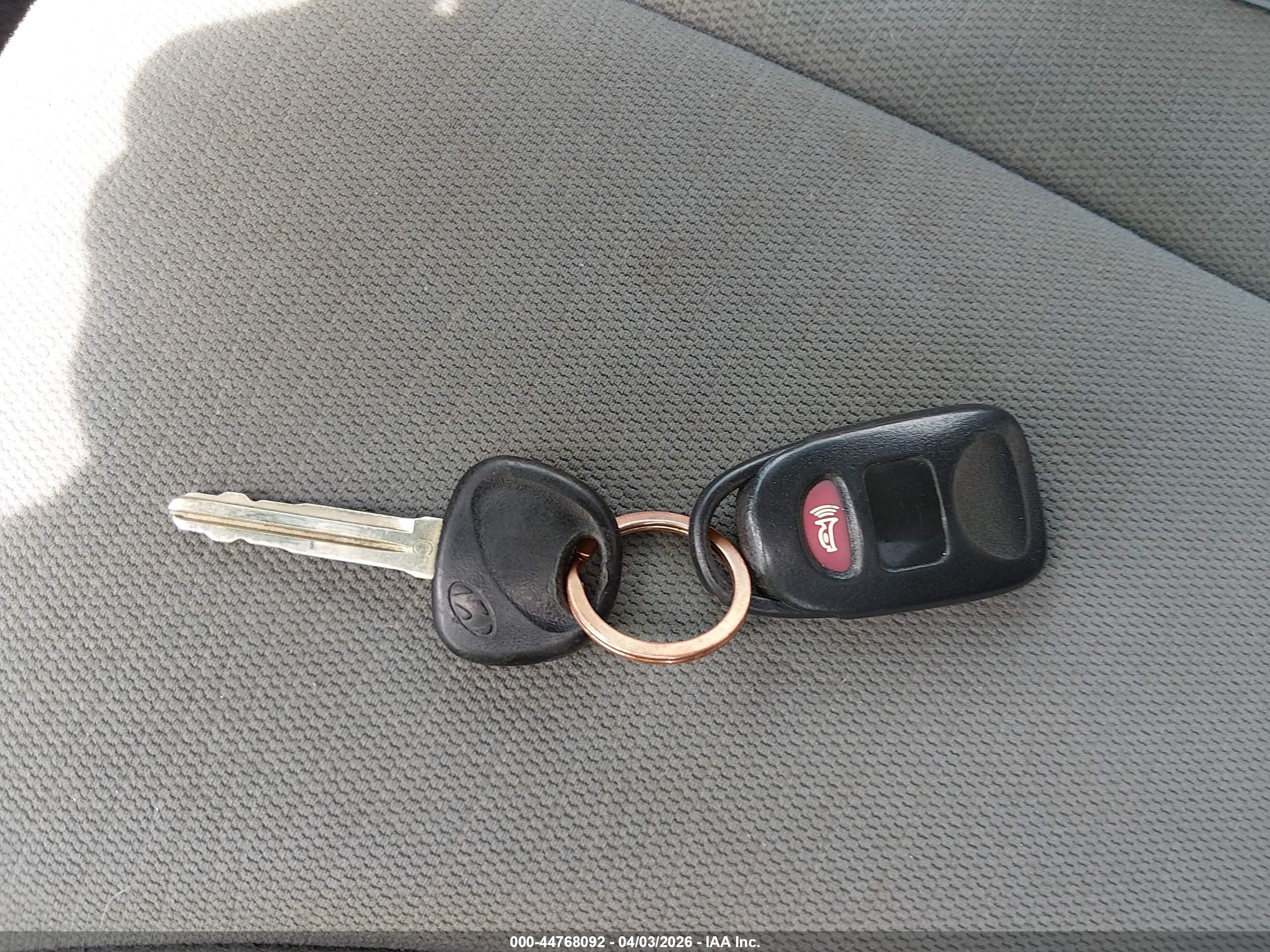 2012 Hyundai Santa Fe Gls Gray vin: 5XYZGDAB7CG108768
