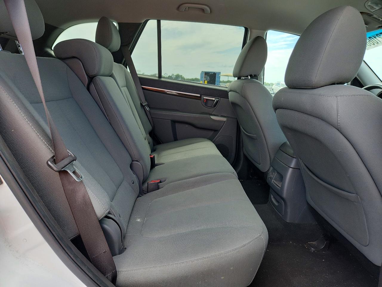 2012 Hyundai Santa Fe Gls White vin: 5XYZGDAB8CG097795