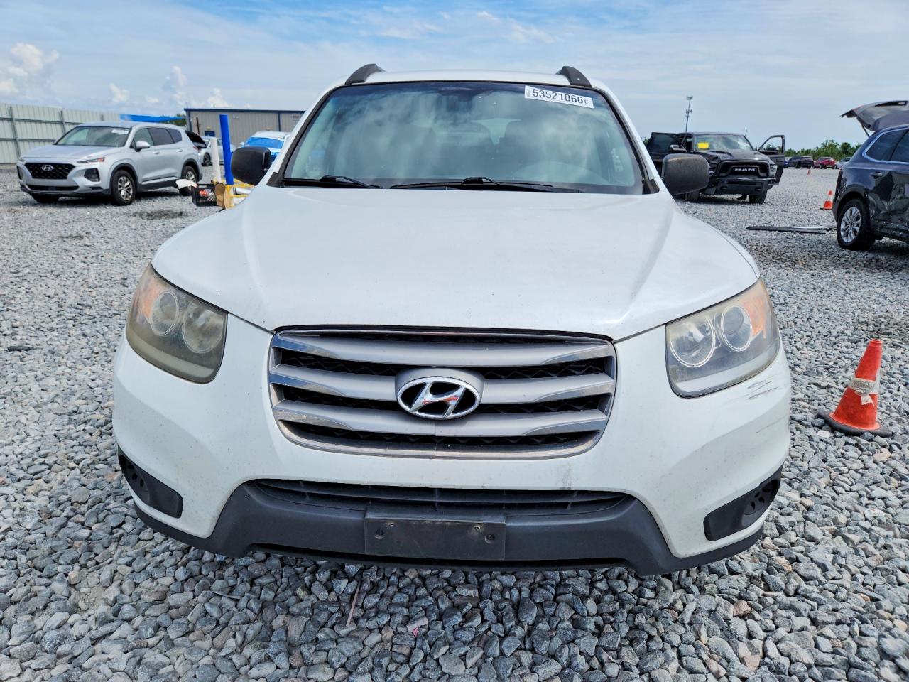 2012 Hyundai Santa Fe Gls White vin: 5XYZGDAB8CG097795