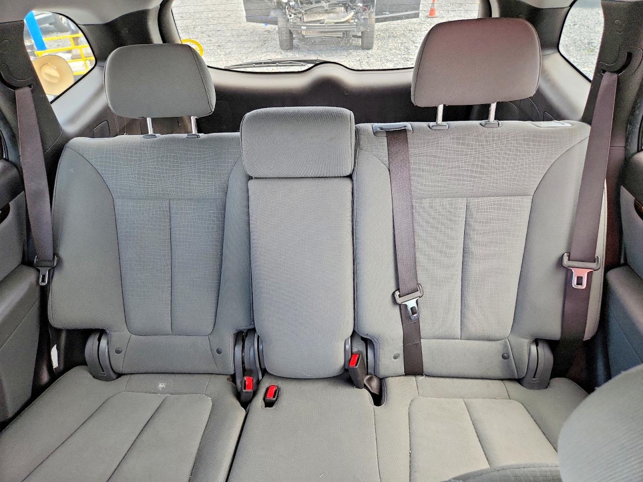 2012 Hyundai Santa Fe Gls White vin: 5XYZGDAB8CG097795
