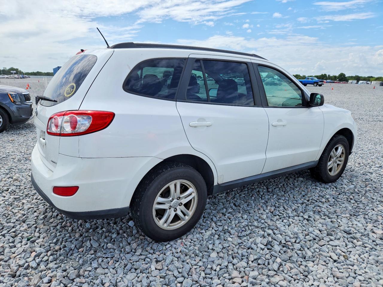2012 Hyundai Santa Fe Gls White vin: 5XYZGDAB8CG097795