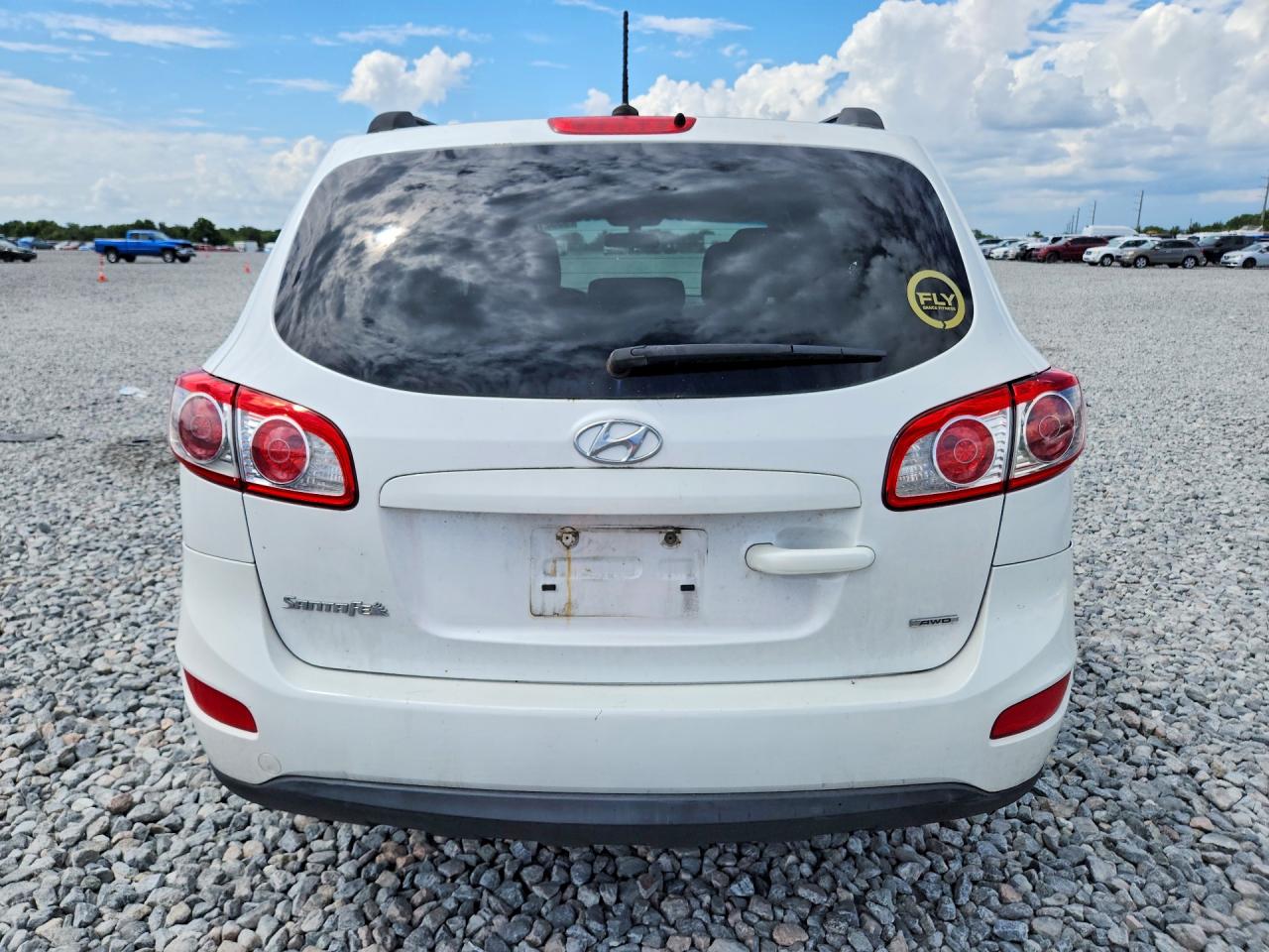 2012 Hyundai Santa Fe Gls White vin: 5XYZGDAB8CG097795