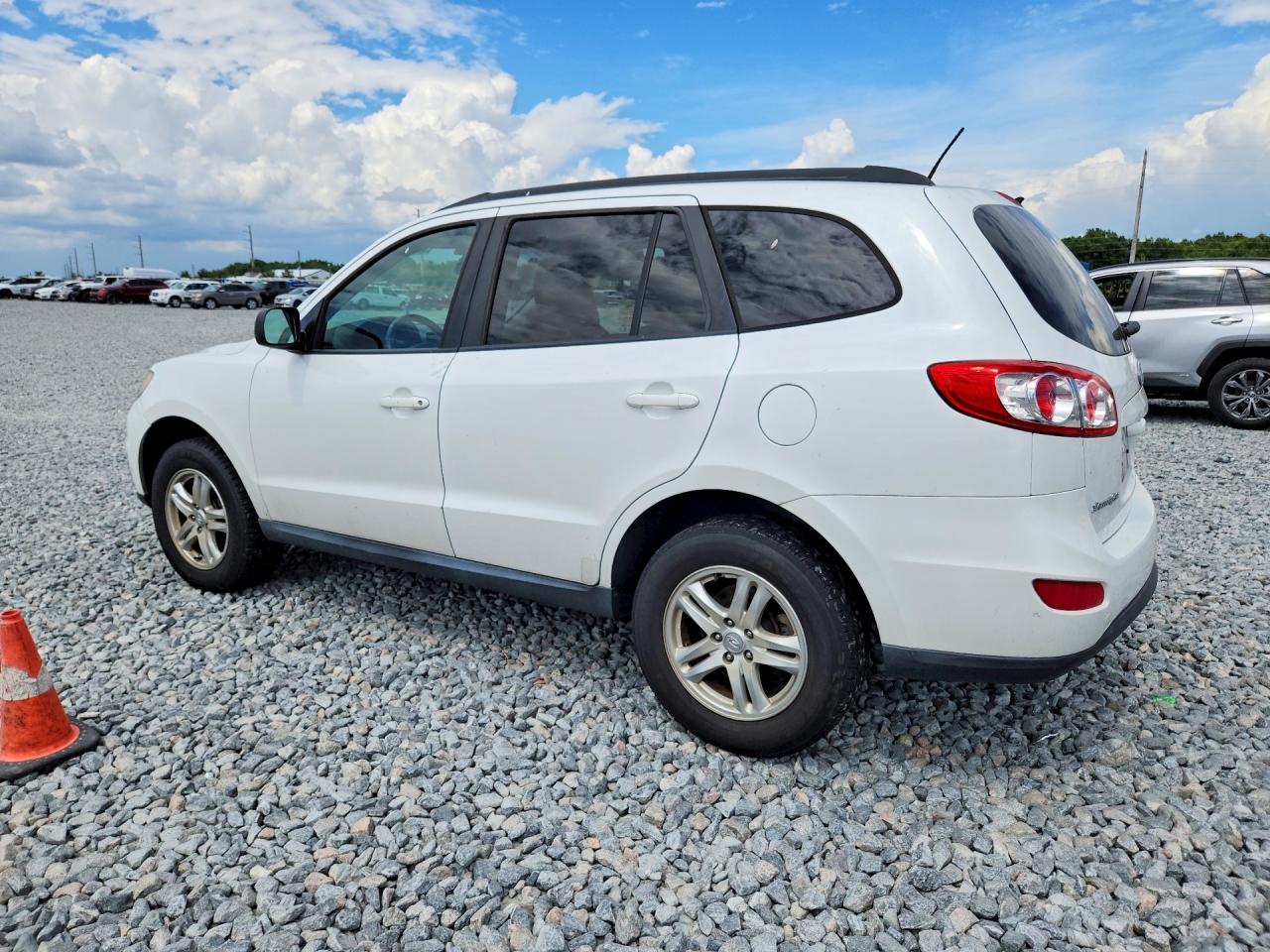 2012 Hyundai Santa Fe Gls White vin: 5XYZGDAB8CG097795