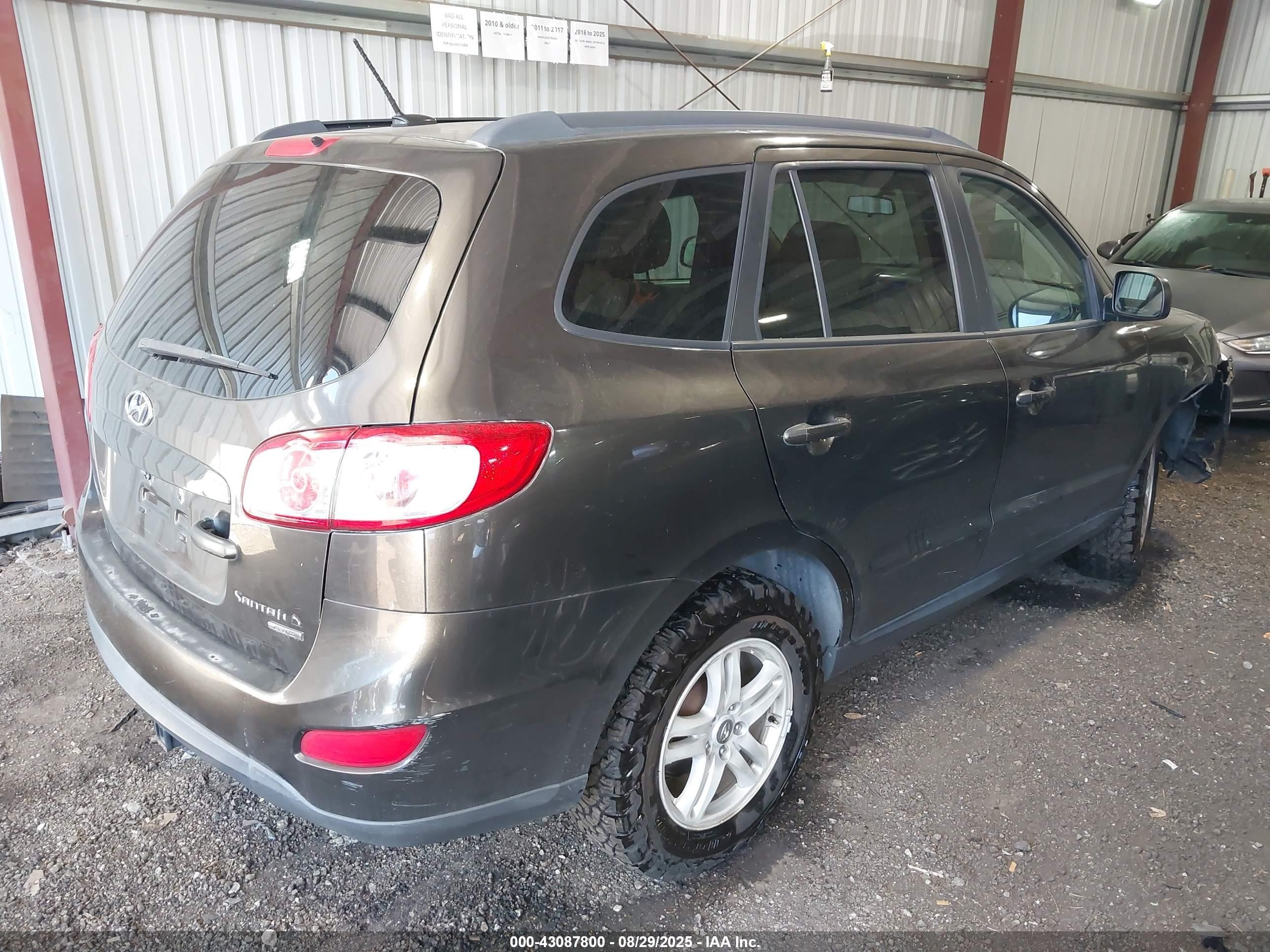 2011 Hyundai Santa Fe Gls Dark Brown vin: 5XYZGDAB9BG031836