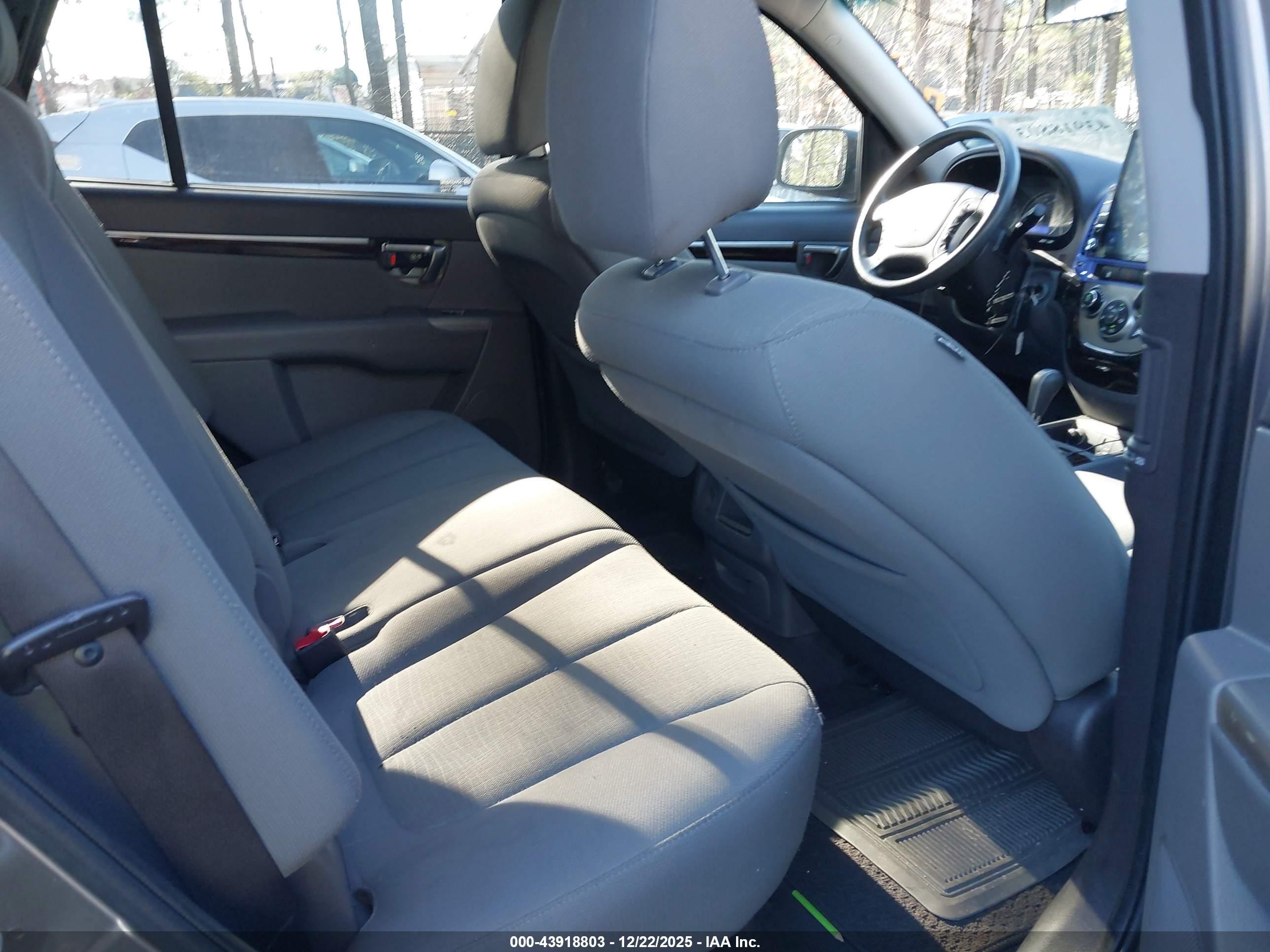 2011 Hyundai Santa Fe Gls Gray vin: 5XYZGDAB9BG040200