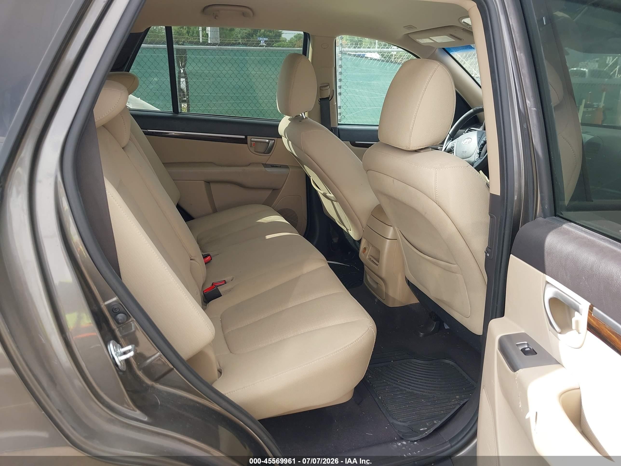 2012 Hyundai Santa Fe Gls Gray vin: 5XYZGDAB9CG157440