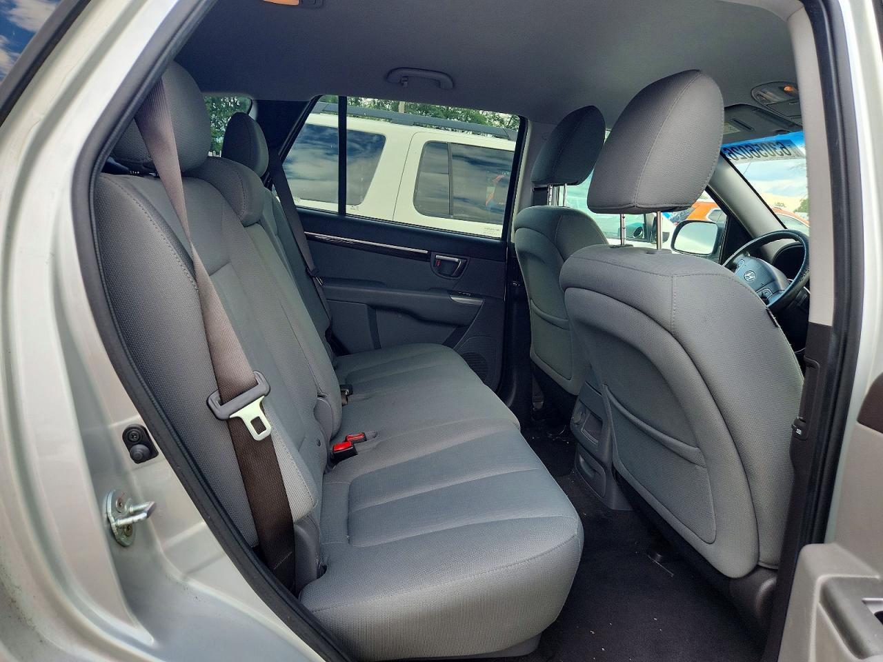 2012 Hyundai Santa Fe Gls Silver vin: 5XYZGDABXCG156748