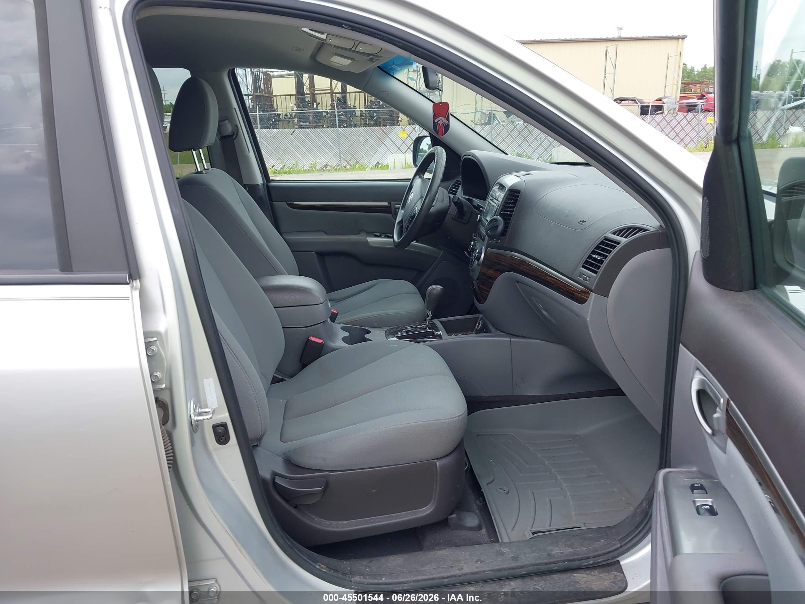 2012 Hyundai Santa Fe Gls V6 Silver vin: 5XYZGDAG1CG116537