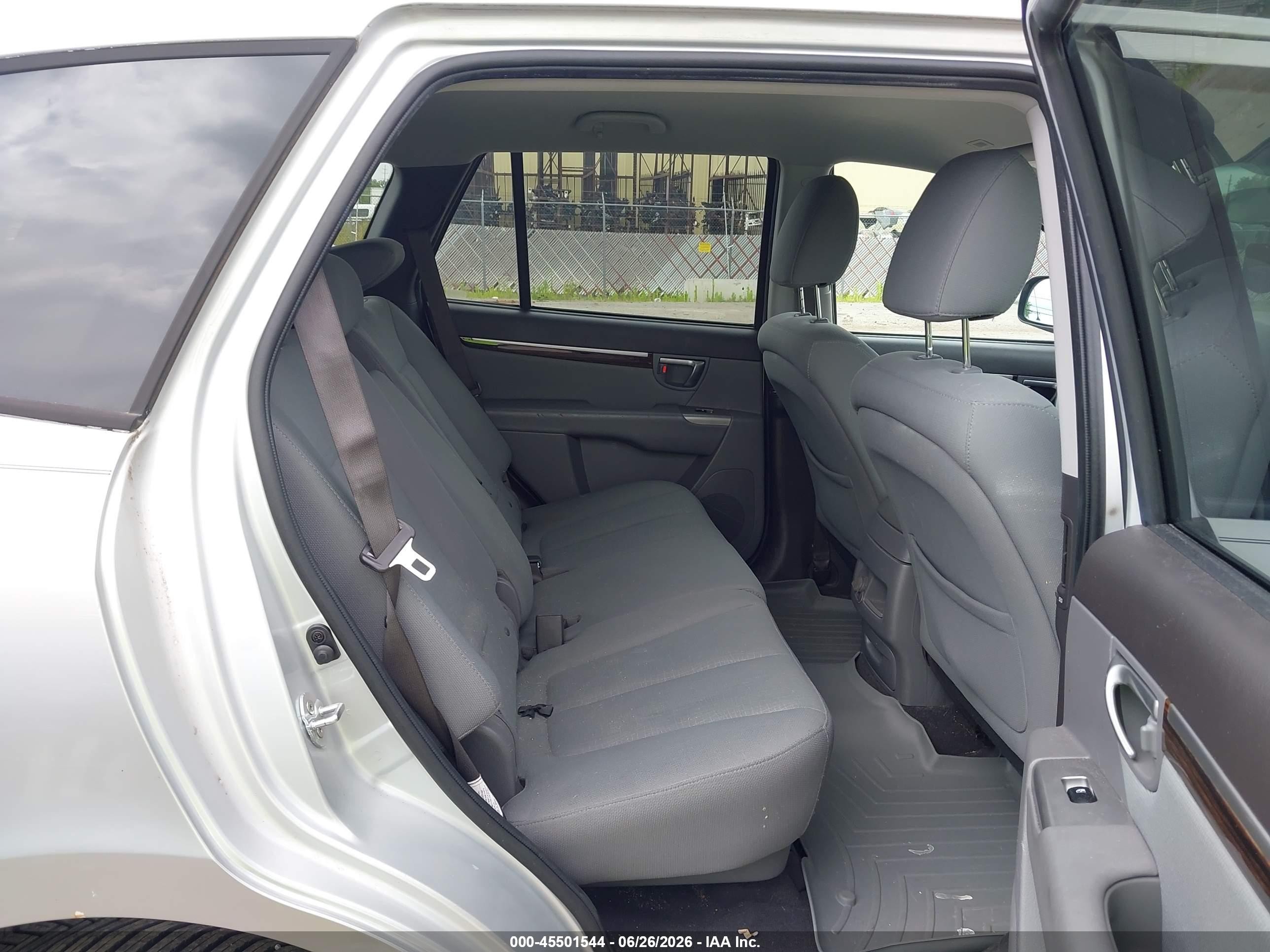 2012 Hyundai Santa Fe Gls V6 Silver vin: 5XYZGDAG1CG116537