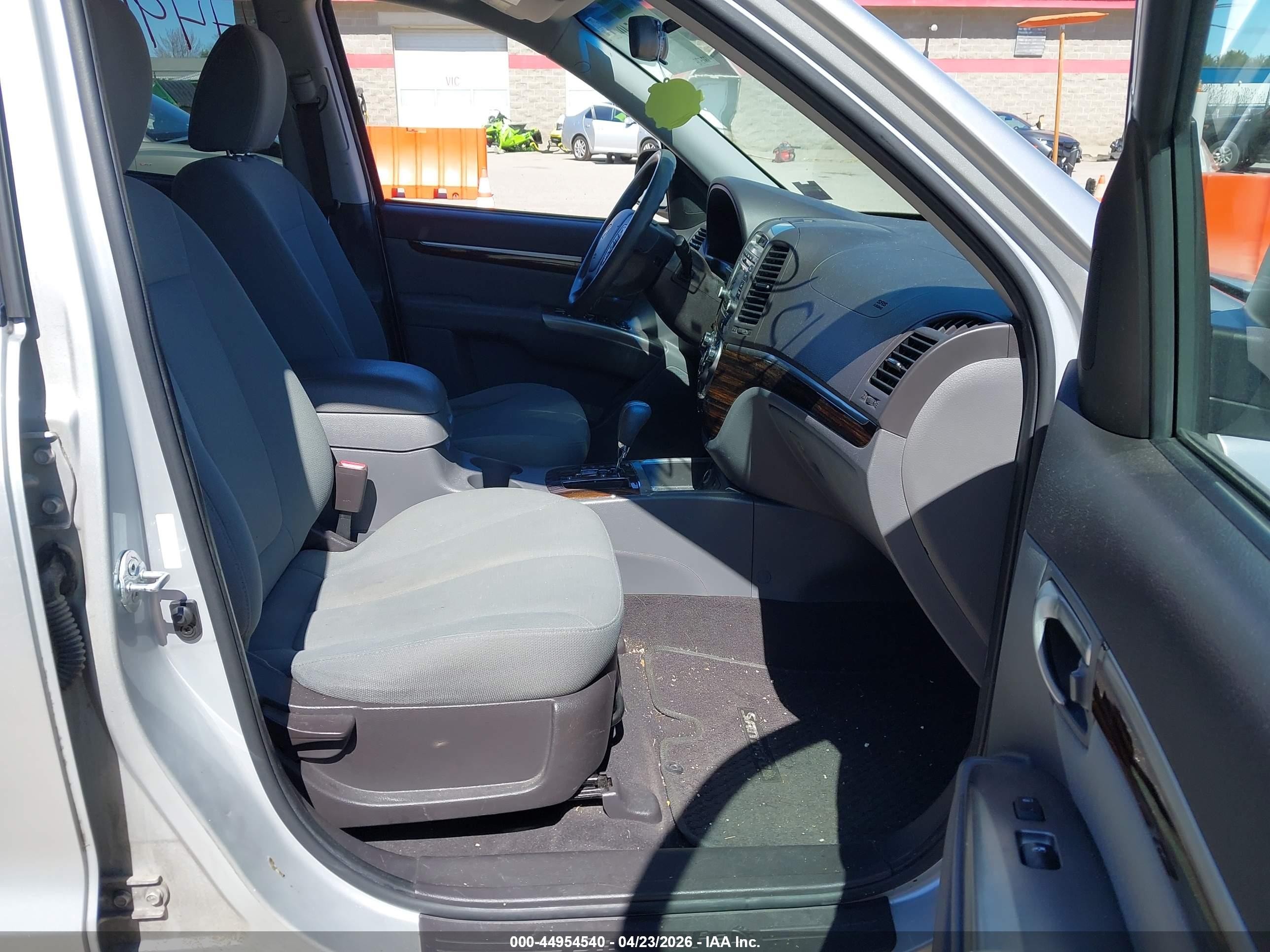 2012 Hyundai Santa Fe Gls V6 Silver vin: 5XYZGDAG4CG116533