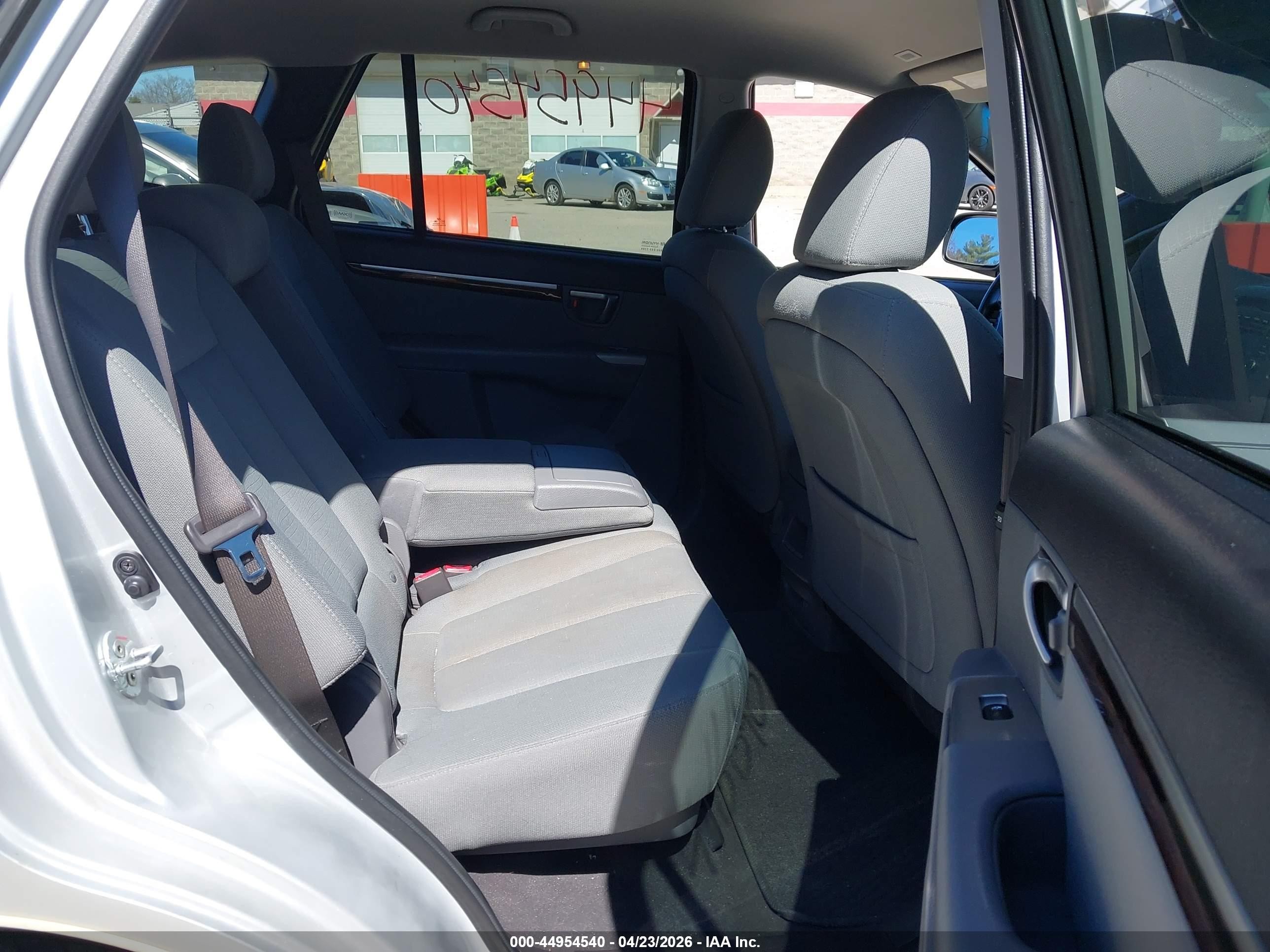 2012 Hyundai Santa Fe Gls V6 Silver vin: 5XYZGDAG4CG116533