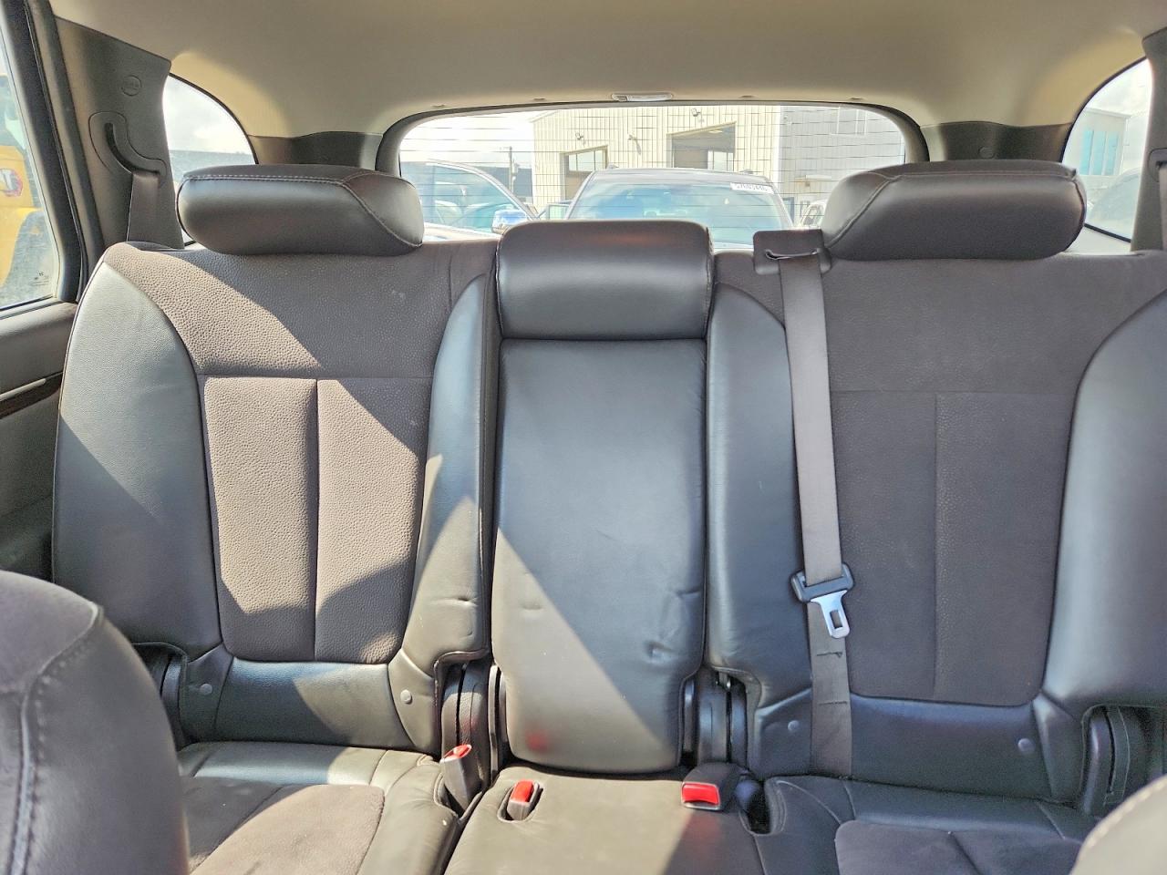 2012 Hyundai Santa Fe Gls White vin: 5XYZGDAG4CG119352