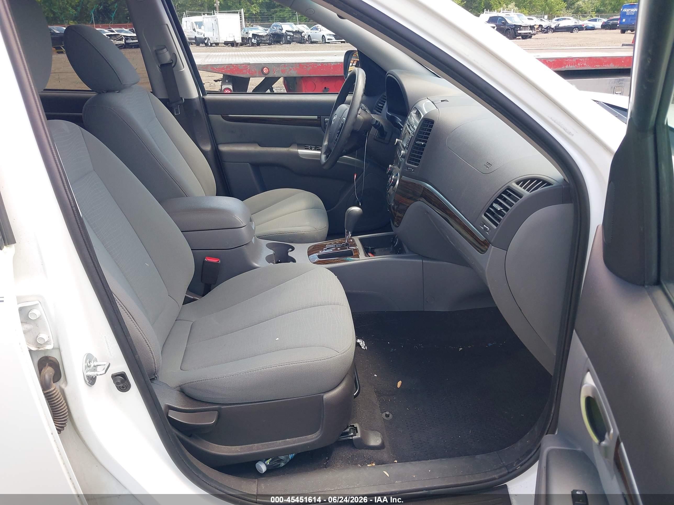 2012 Hyundai Santa Fe Gls V6 White vin: 5XYZGDAG4CG130707