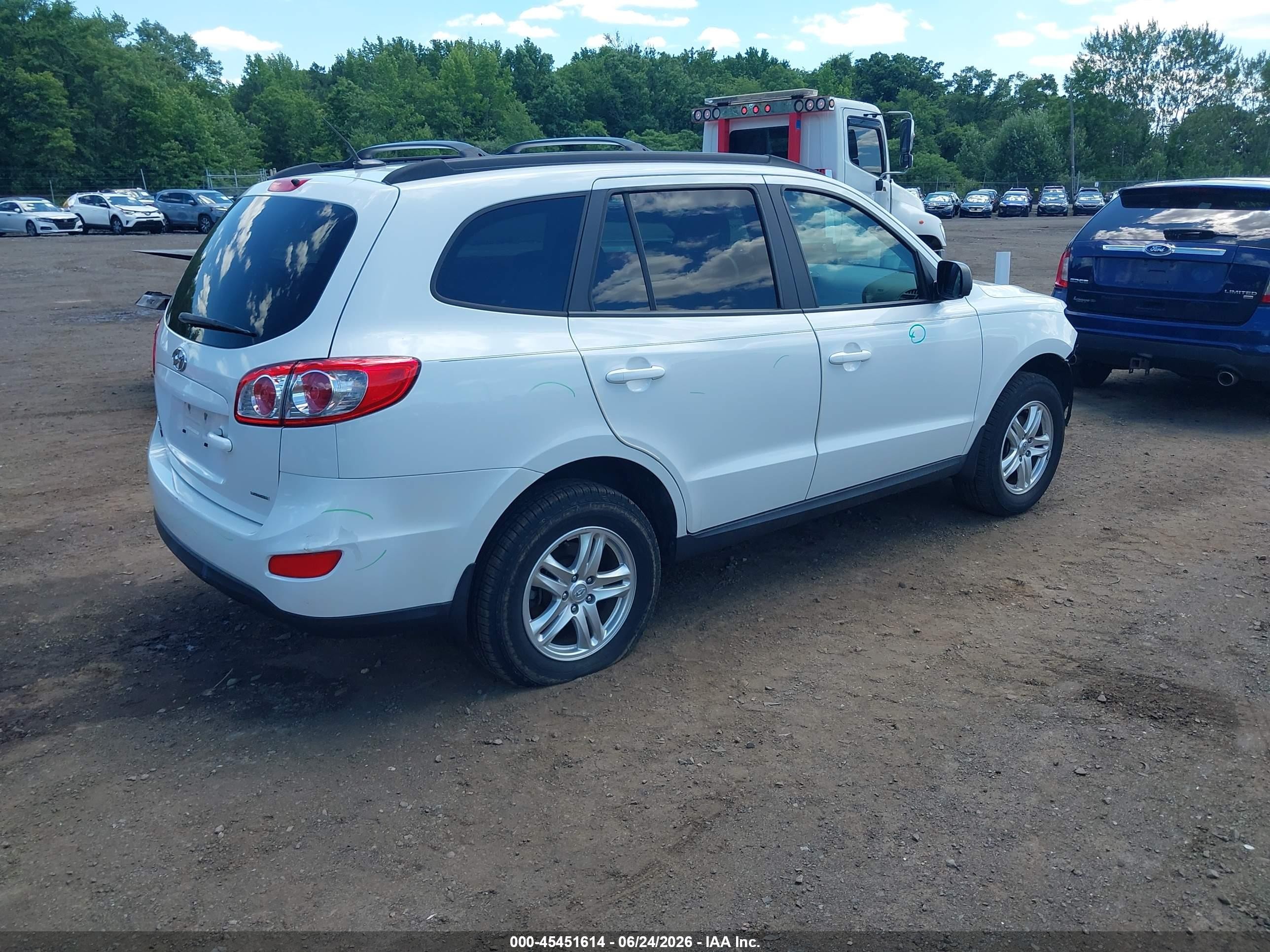2012 Hyundai Santa Fe Gls V6 White vin: 5XYZGDAG4CG130707
