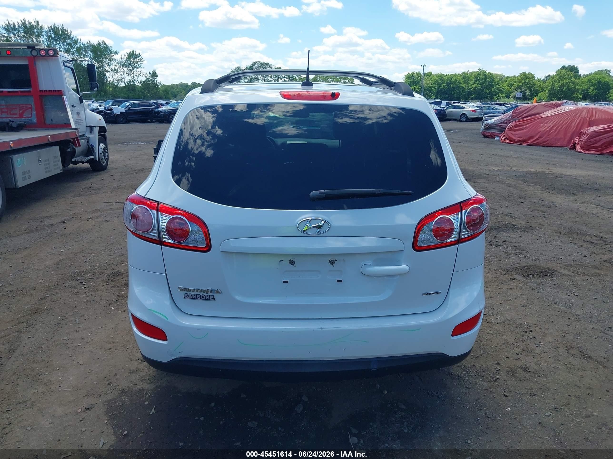 2012 Hyundai Santa Fe Gls V6 White vin: 5XYZGDAG4CG130707