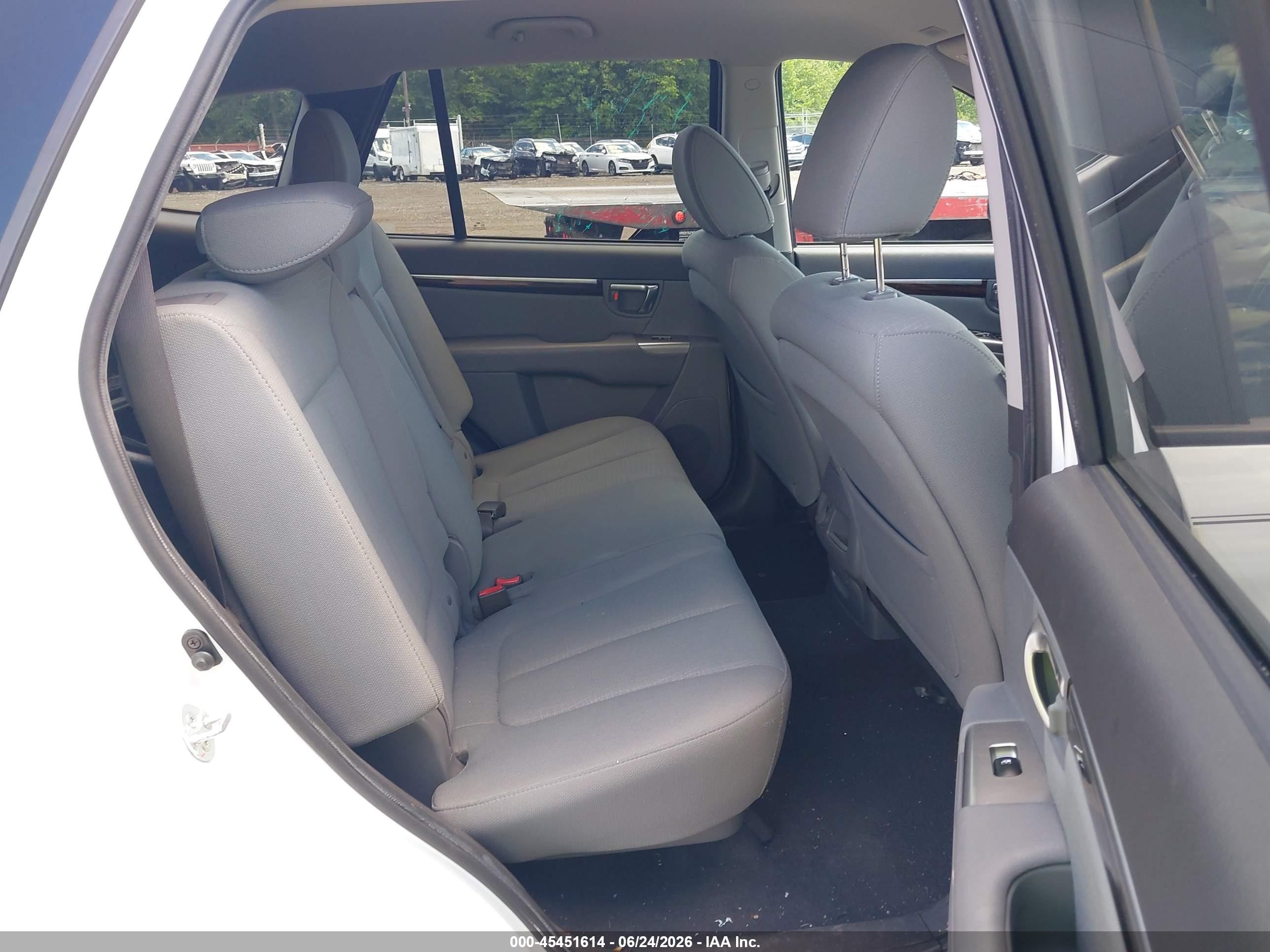 2012 Hyundai Santa Fe Gls V6 White vin: 5XYZGDAG4CG130707