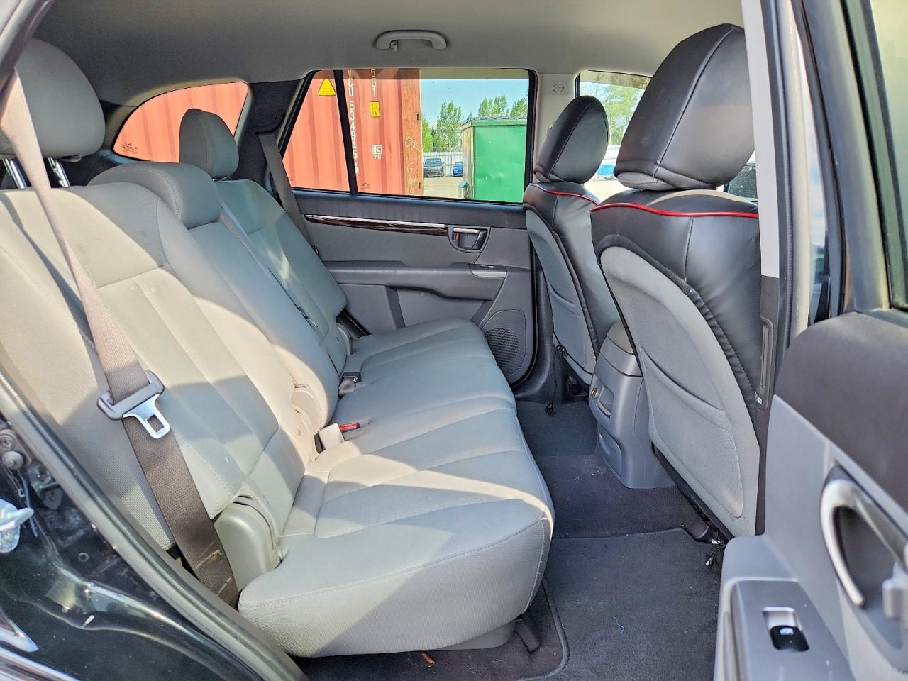 2012 Hyundai Santa Fe Gls Black vin: 5XYZGDAG9CG115037