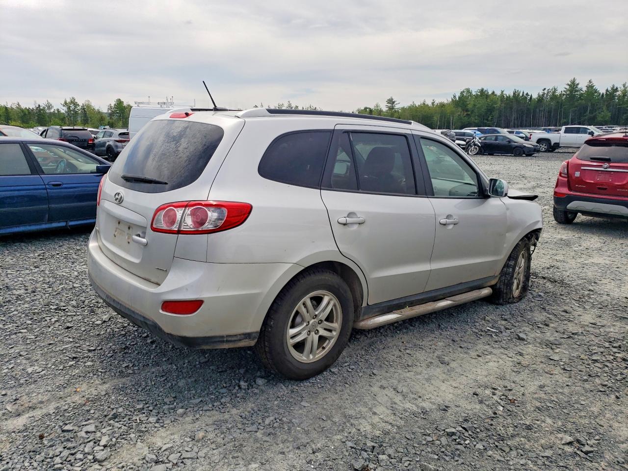 2012 Hyundai Santa Fe Gls Silver vin: 5XYZGDAG9CG115510
