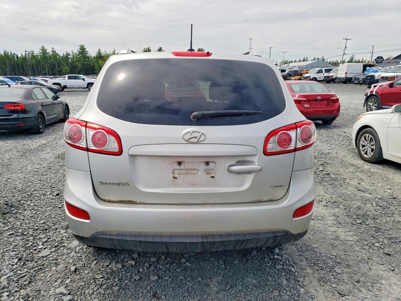 2012 Hyundai Santa Fe Gls Silver vin: 5XYZGDAG9CG115510