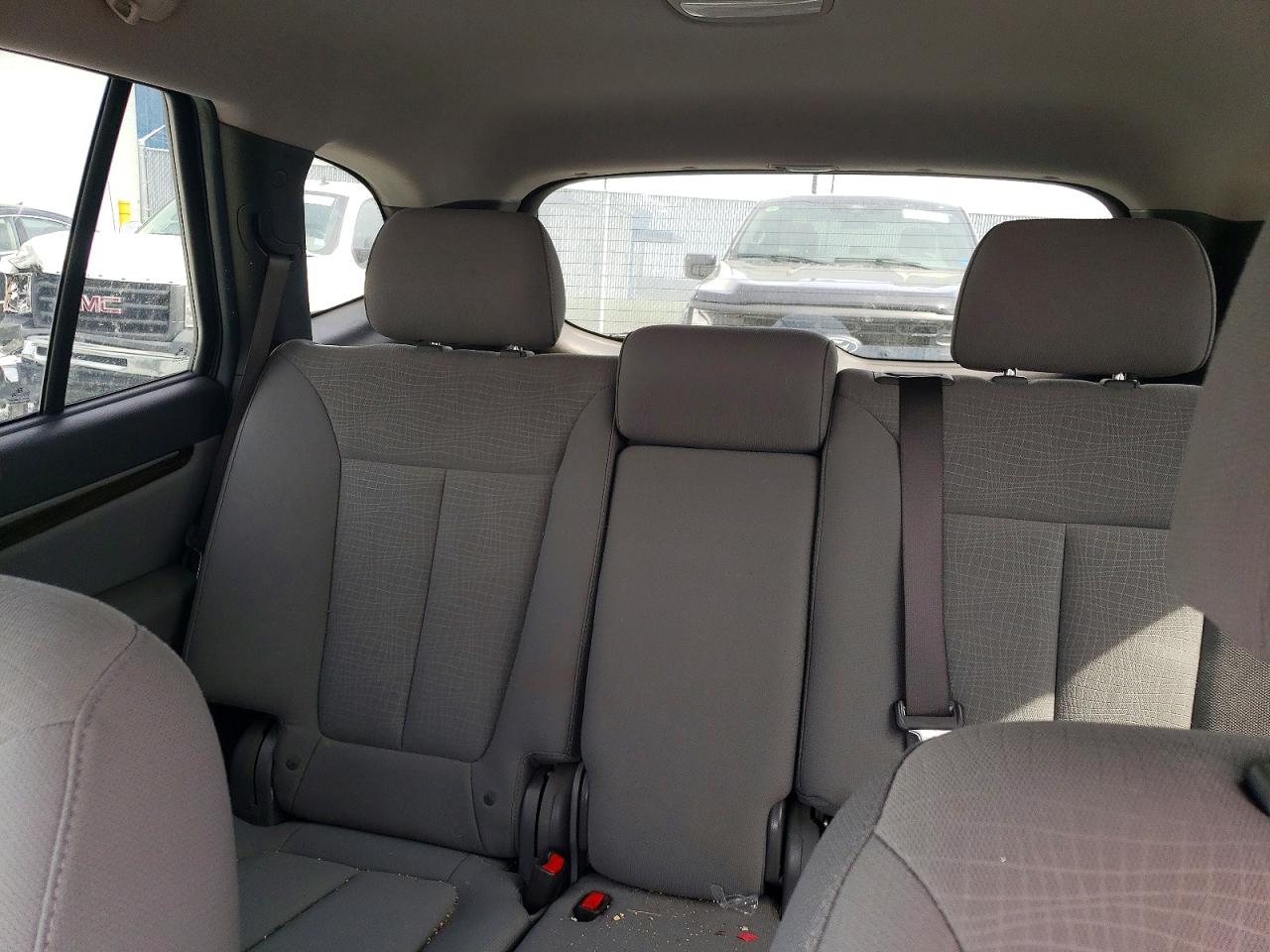 2012 Hyundai Santa Fe Gls Silver vin: 5XYZGDAG9CG115510